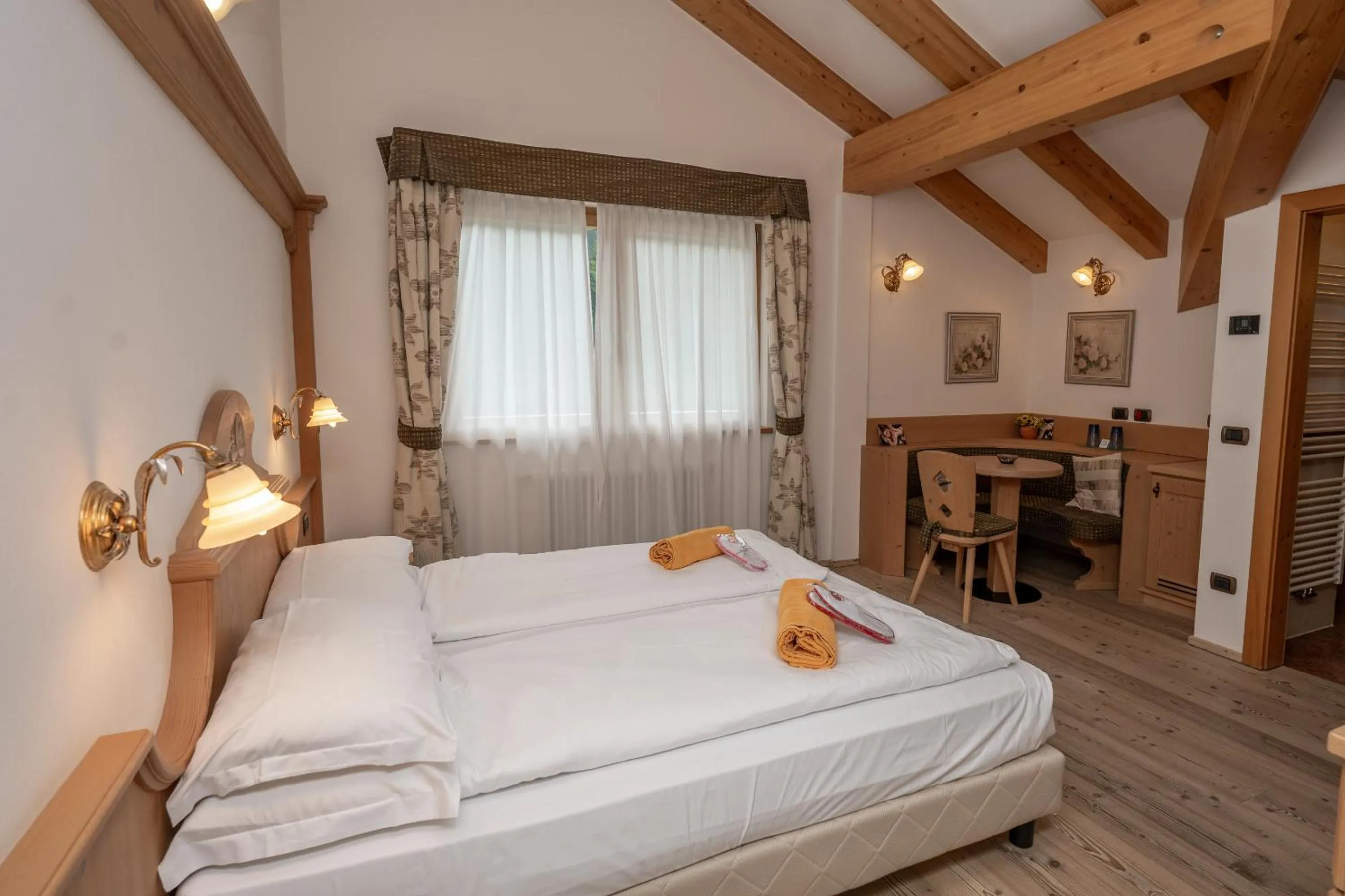 Bedroom, Bed in Wellness Hotel Lupo Bianco