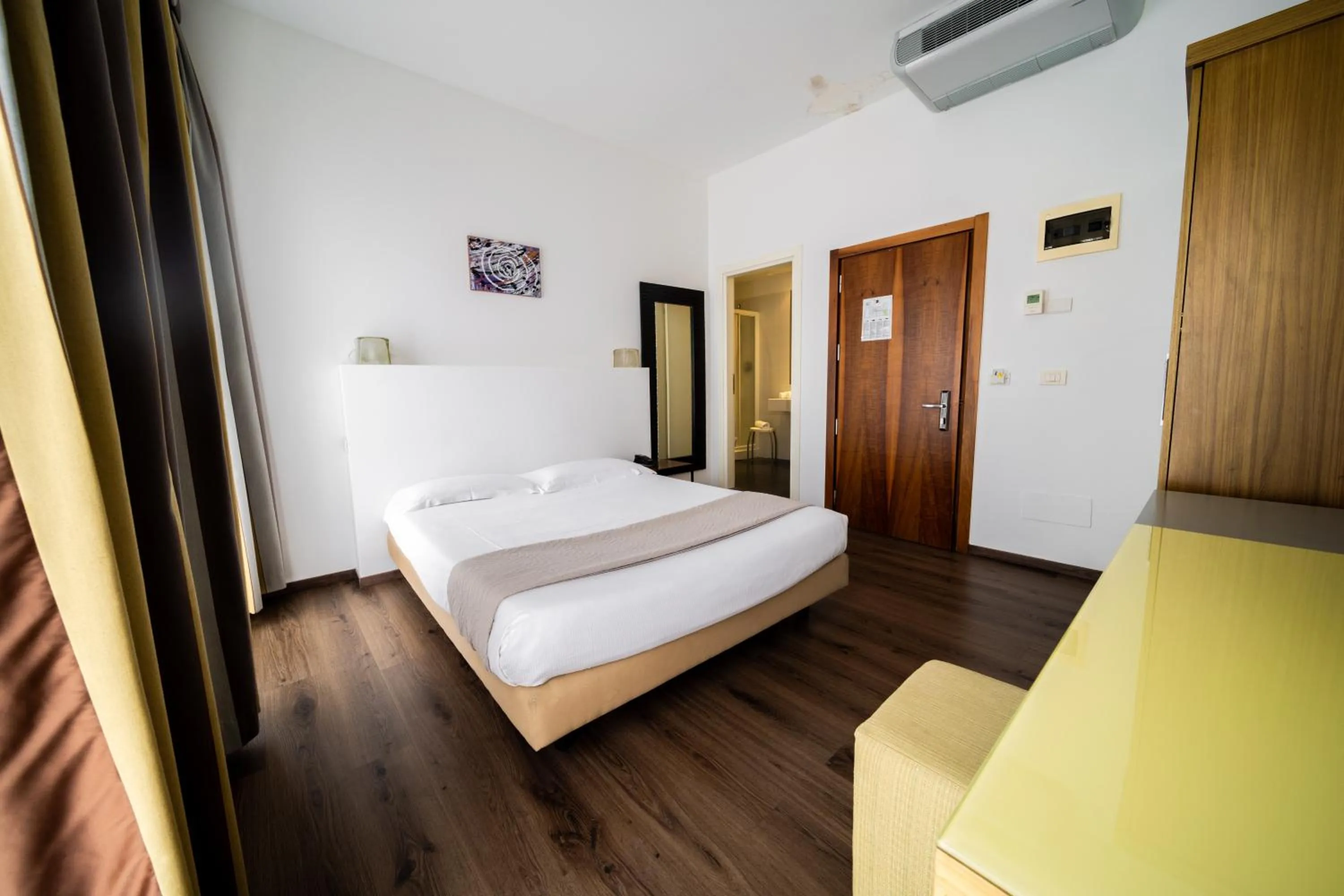 Bedroom, Bed in Hotel Trieste