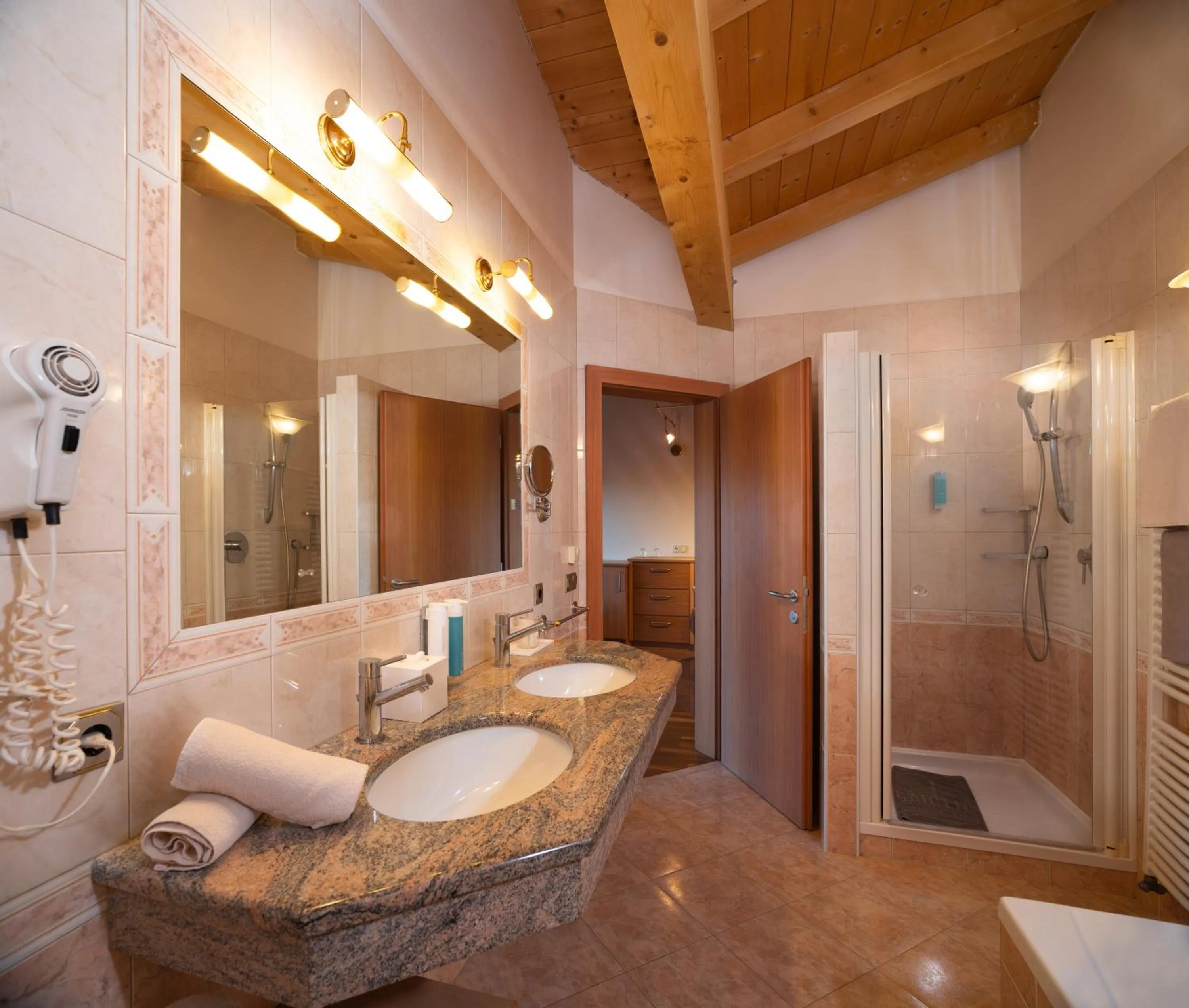 Bathroom in Hotel Weingarten