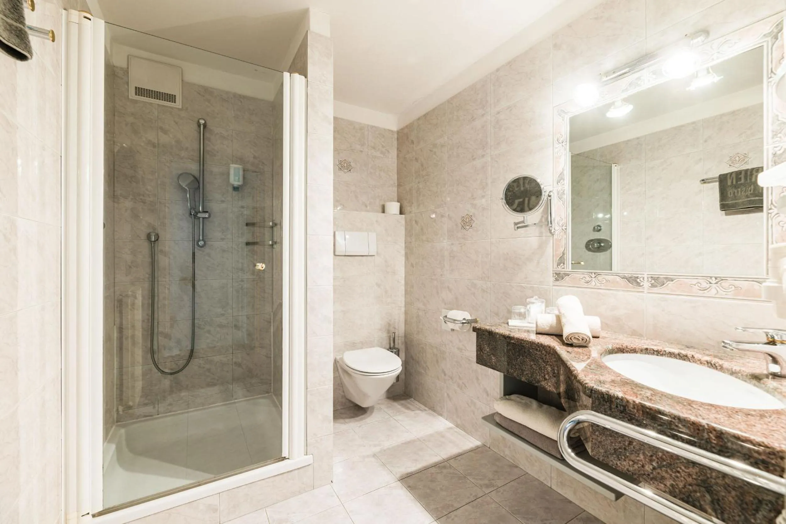 Bathroom in Hotel Weingarten