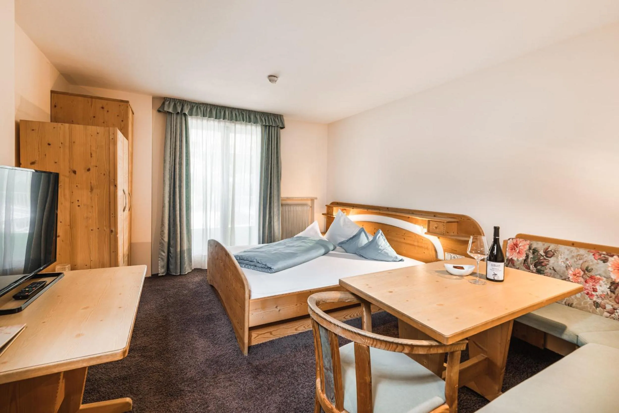 Photo of the whole room, Bed in Hotel Weingarten