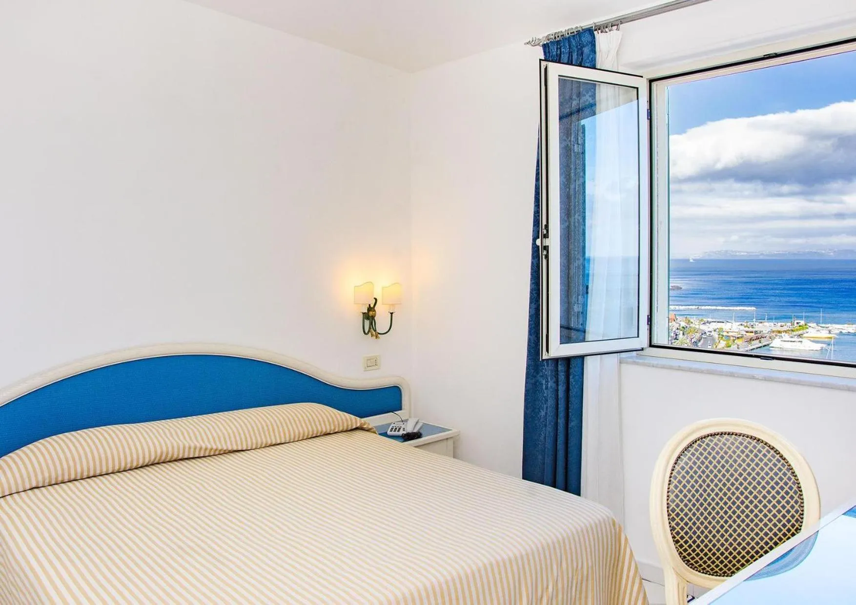 Bed in Hotel Gran Paradiso