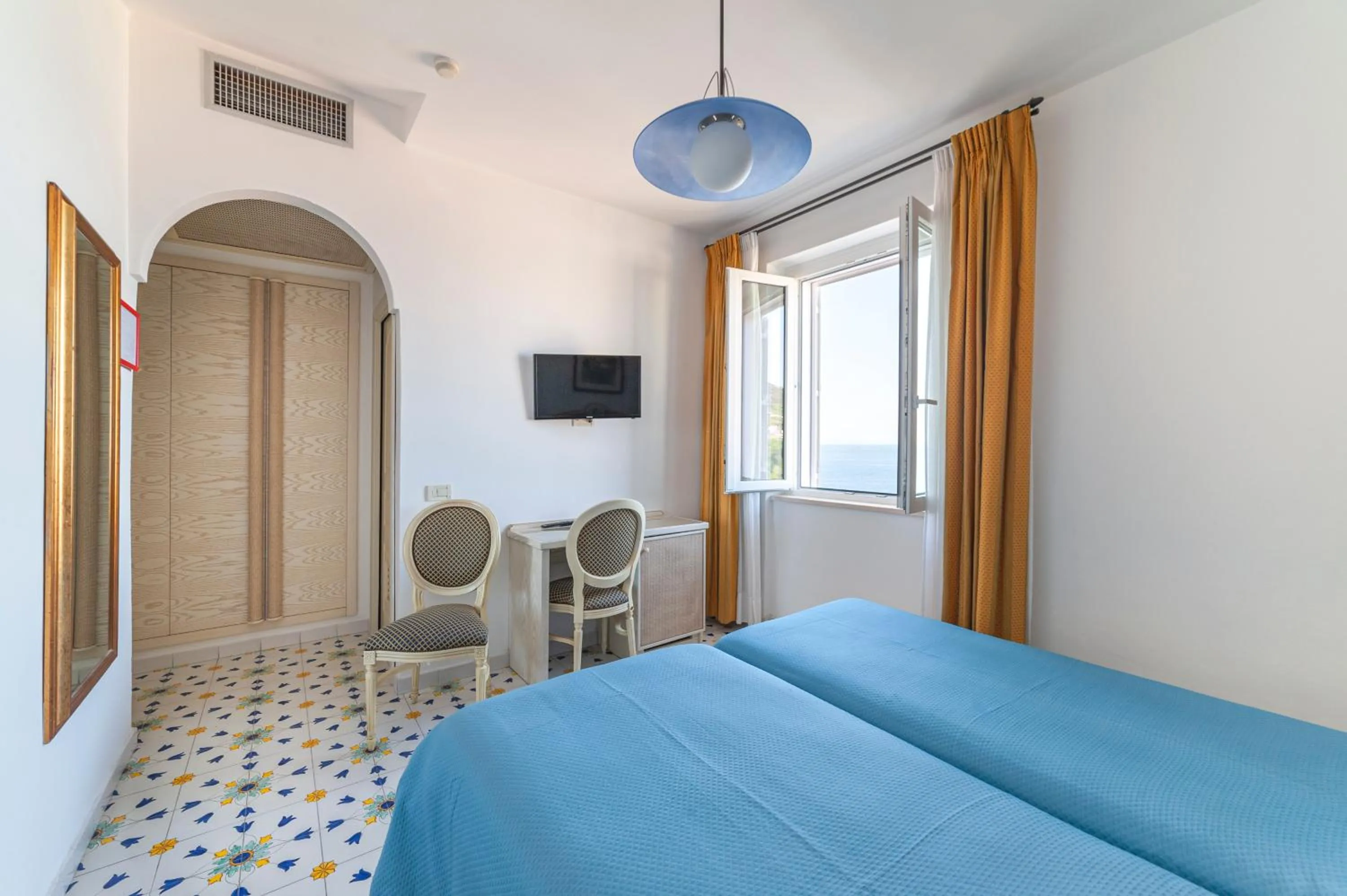 Bed in Hotel Gran Paradiso