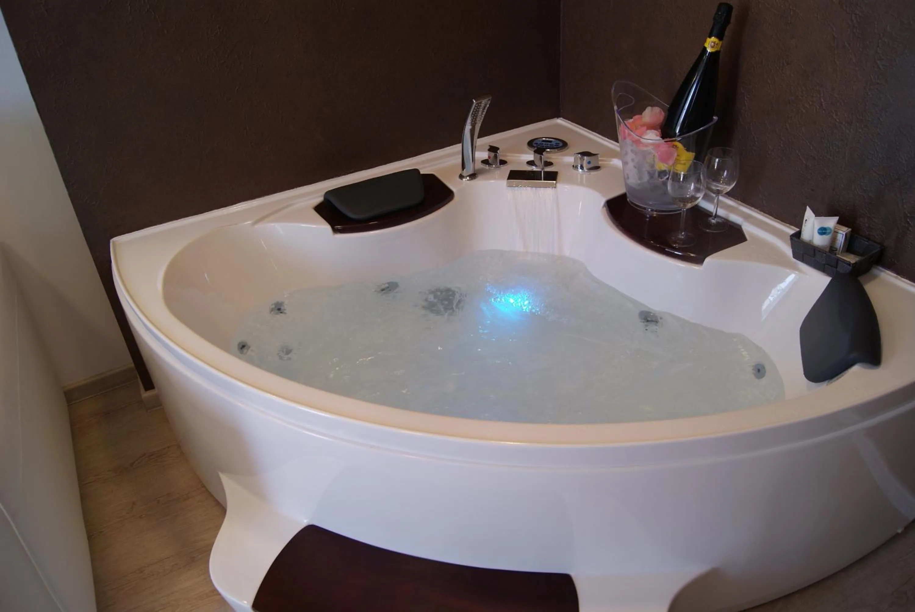 Hot Tub in Hotel Residence Sanremo