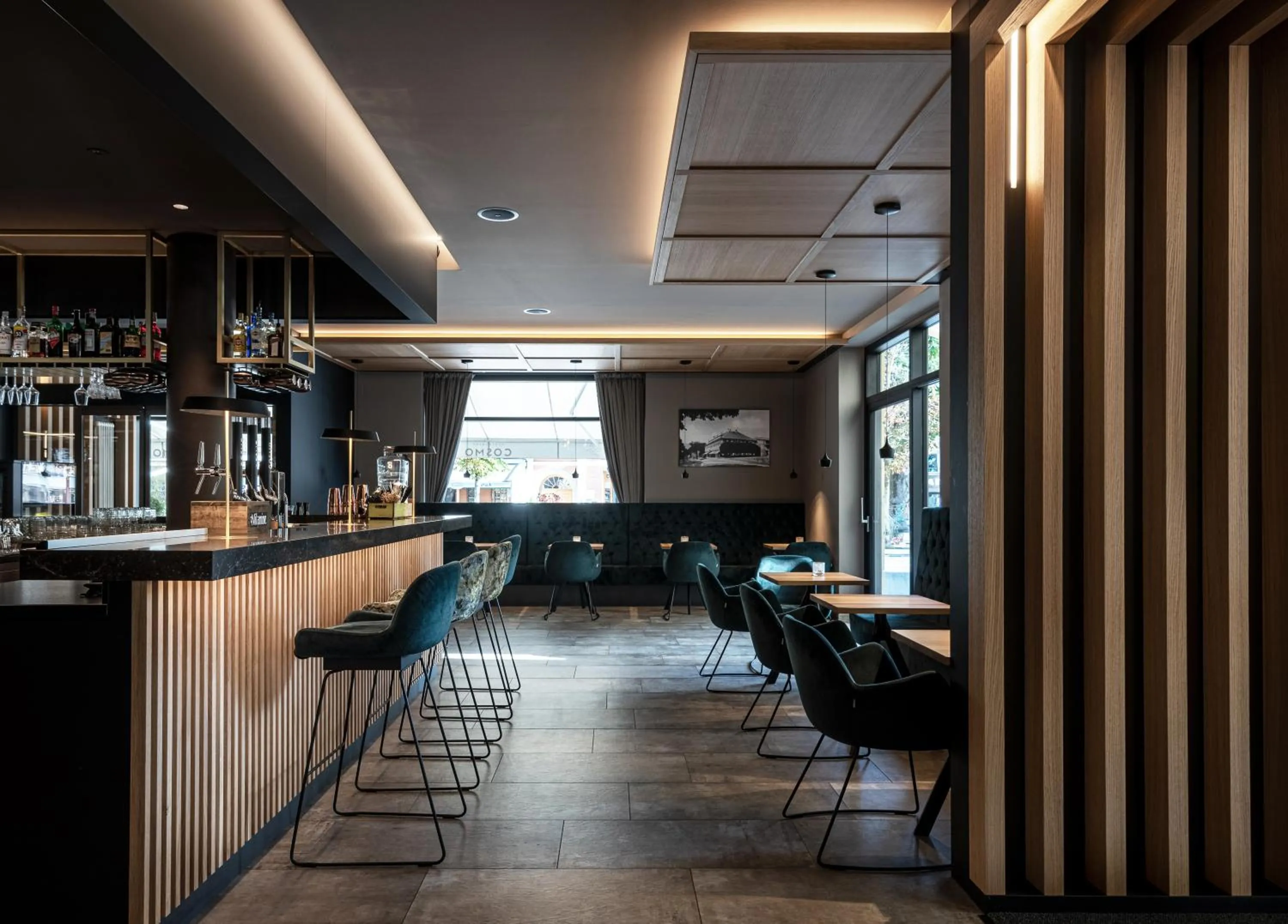 Lounge or bar in HOTEL POST alpine cityflair