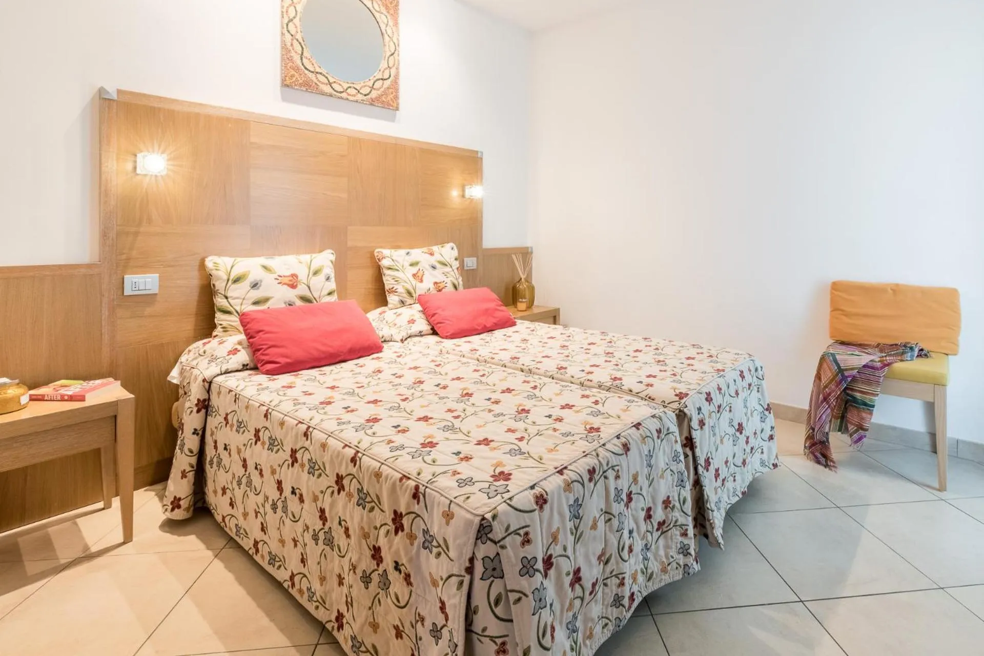 Quiet street view, Bed in Hotel Katja