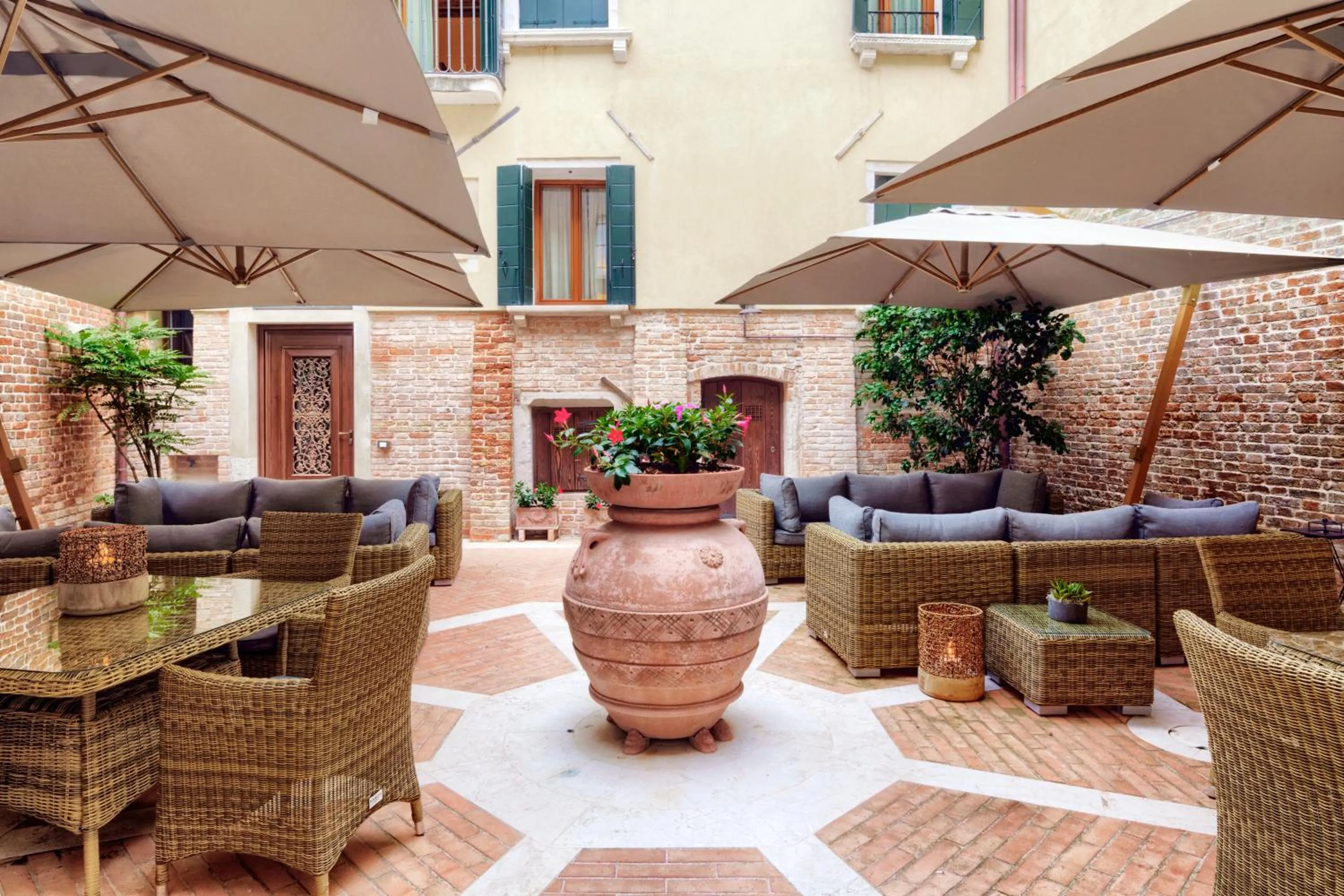 Patio in Hotel Bisanzio