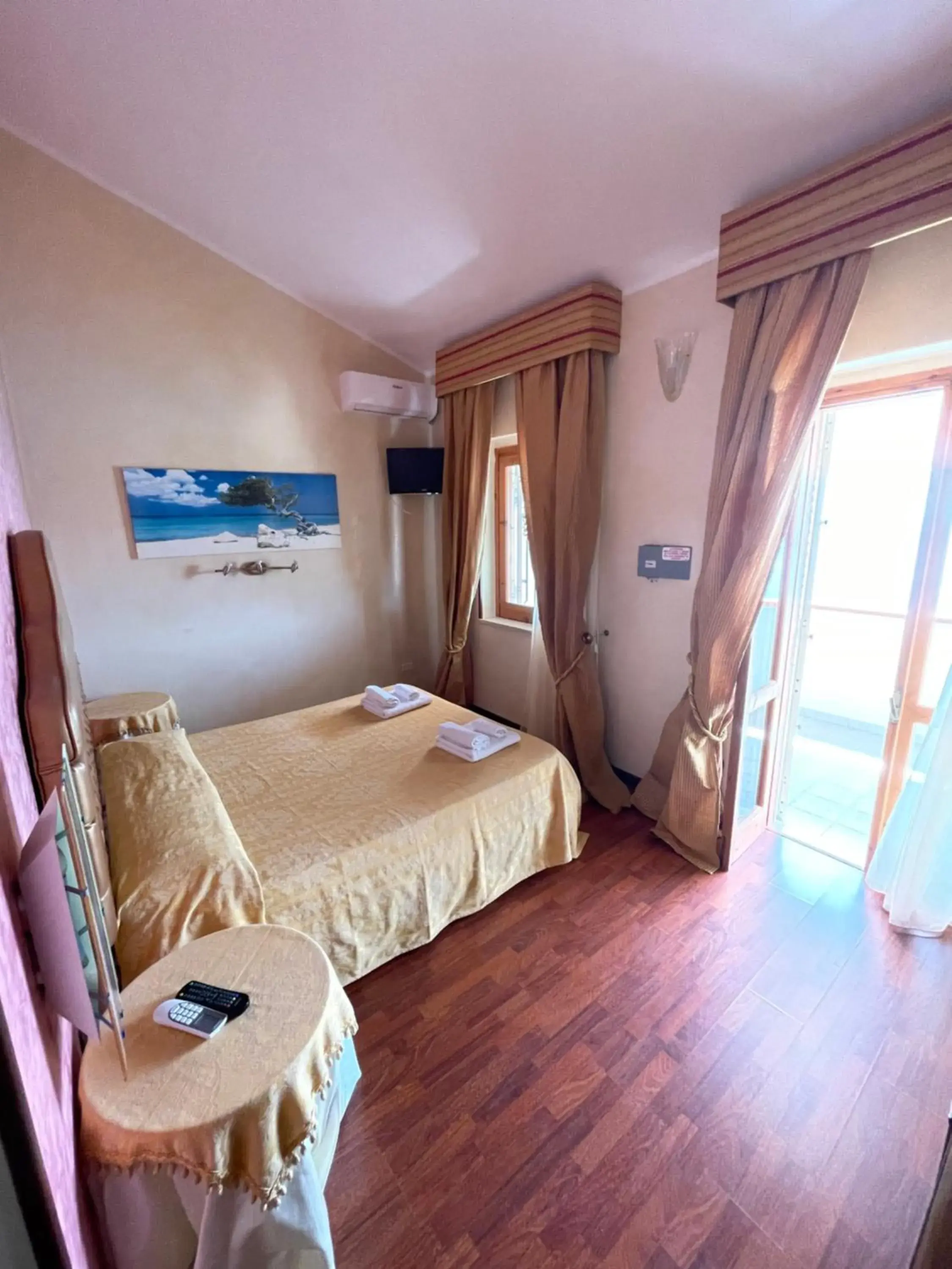 Deluxe Double Room with Balcony and Sea View in Villaggio Calispera Deluxe Double Room with Balcony and Sea View in Villaggio Calispera