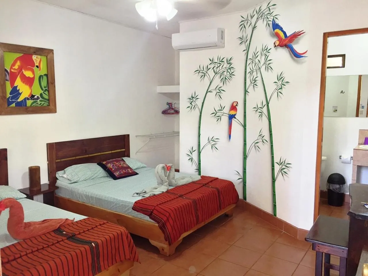 Bathroom, Bed in Hotel Tropical Sands Dominical