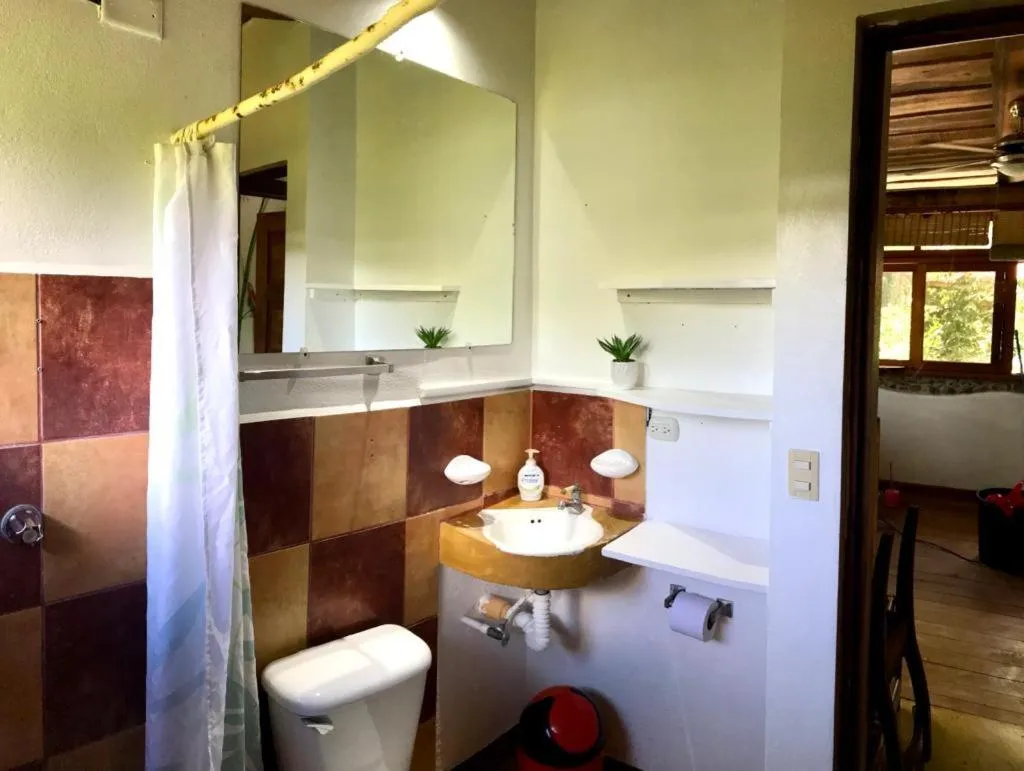 Bathroom in Hotel Tropical Sands Dominical