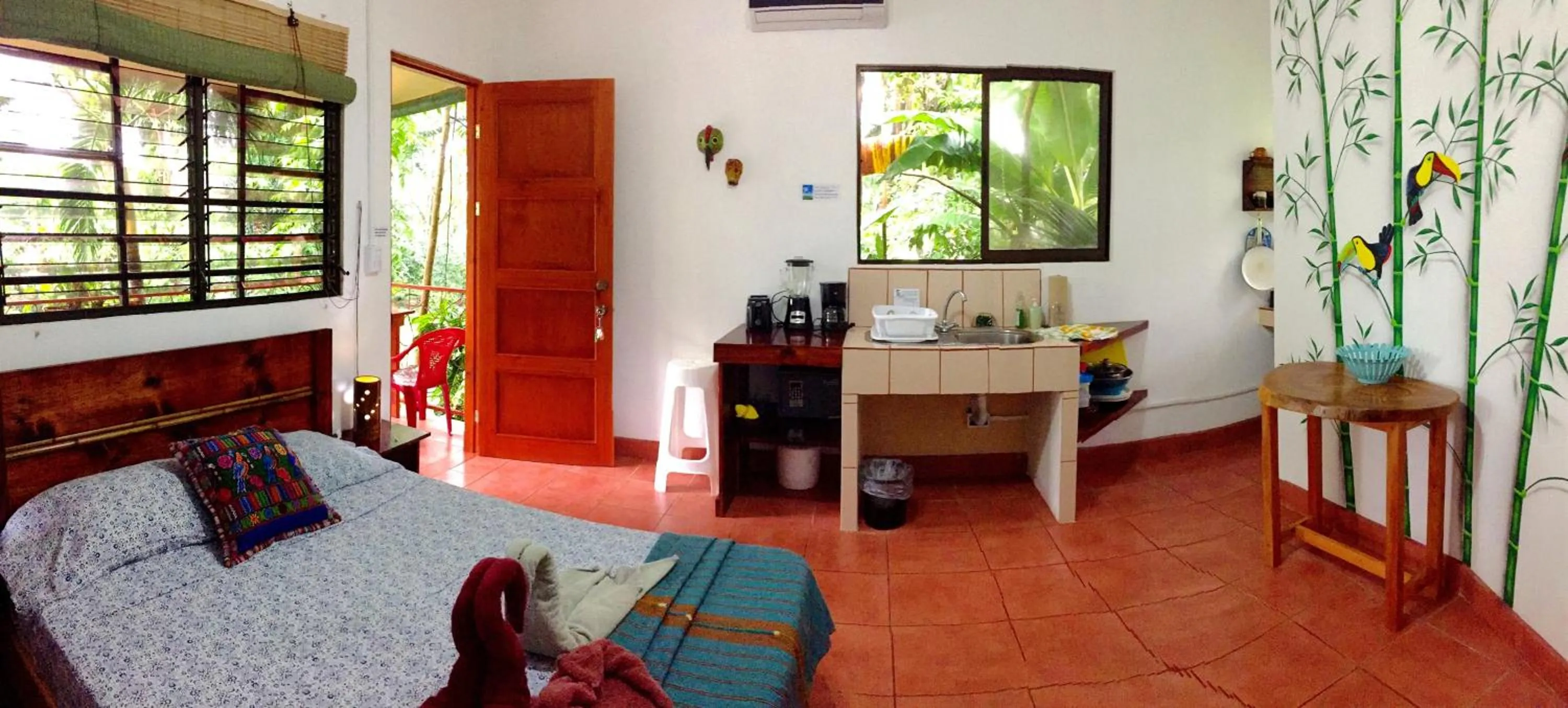 Coffee/tea facilities, Bed in Hotel Tropical Sands Dominical