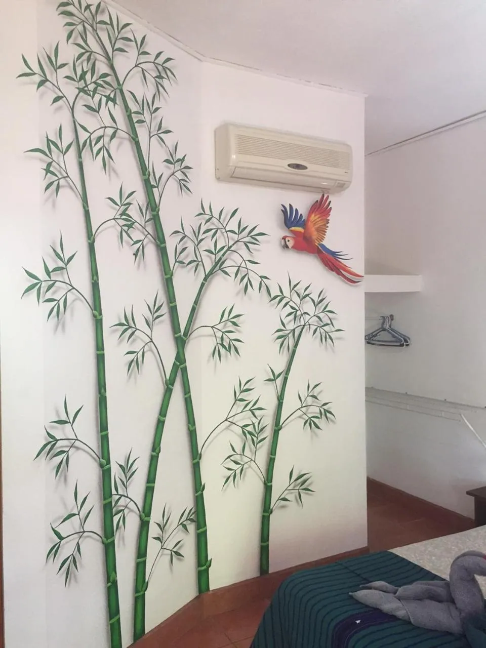 Decorative detail, Bed in Hotel Tropical Sands Dominical