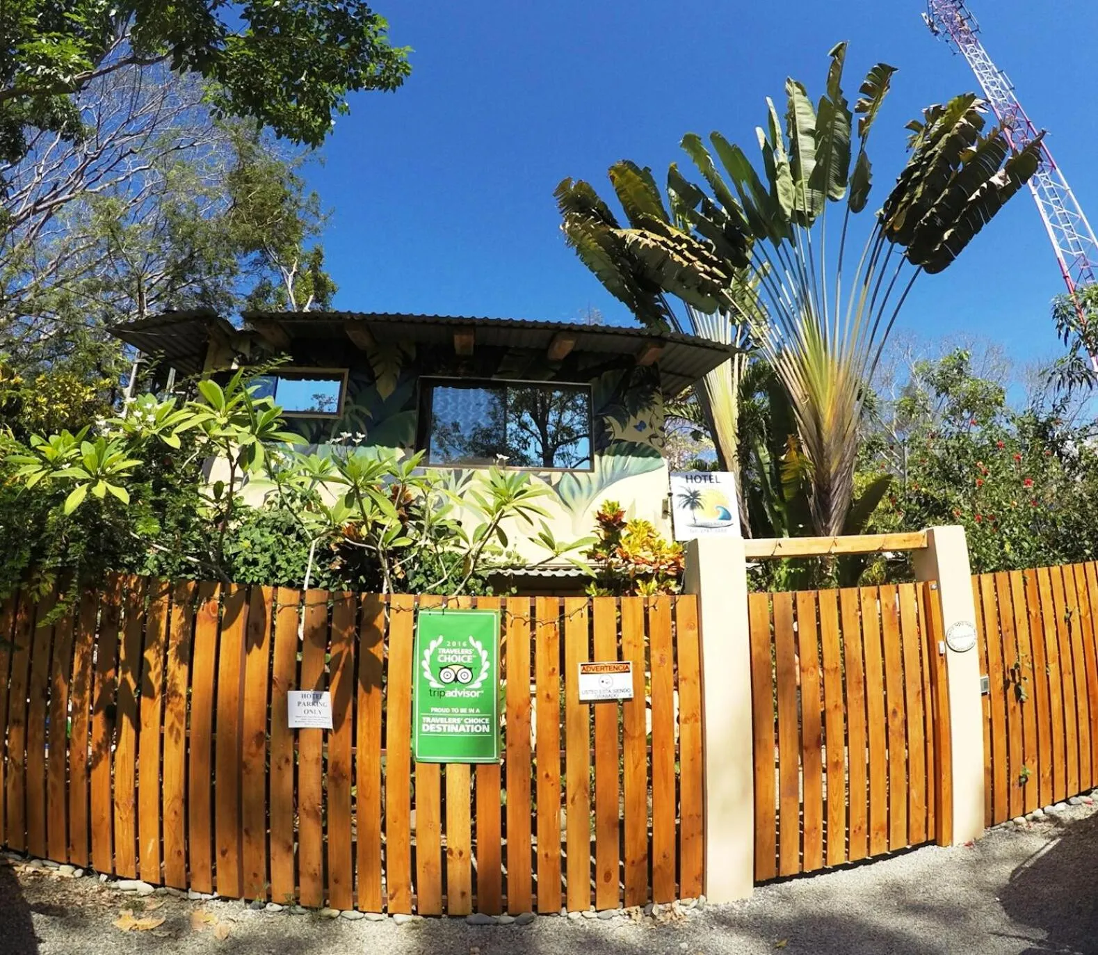 Facade/entrance in Hotel Tropical Sands Dominical
