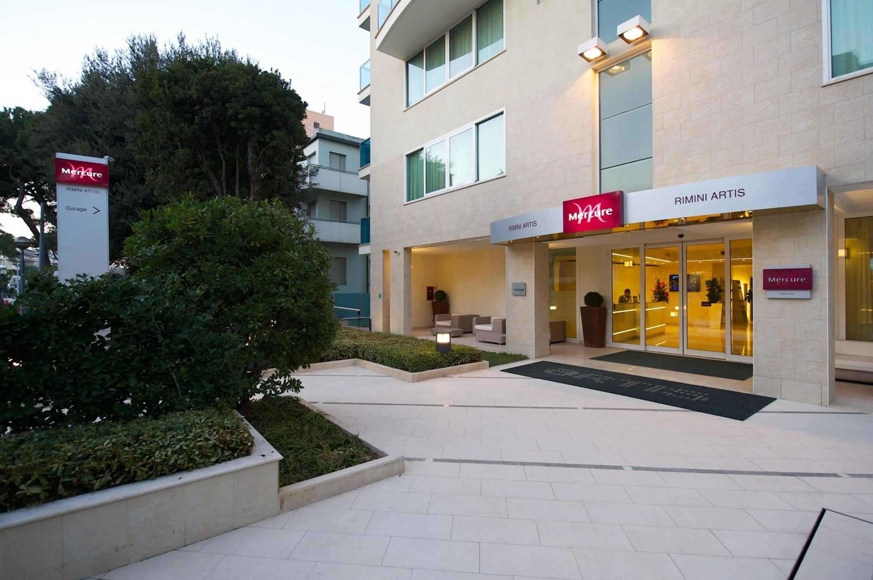 Facade/entrance in Mercure Hotel Rimini Artis