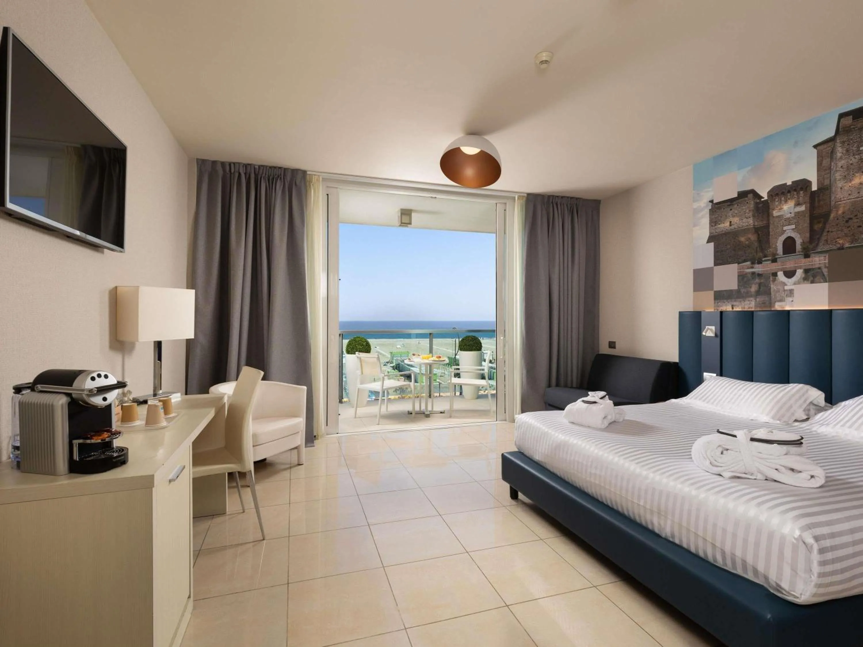 Bedroom, Bed in Mercure Hotel Rimini Artis