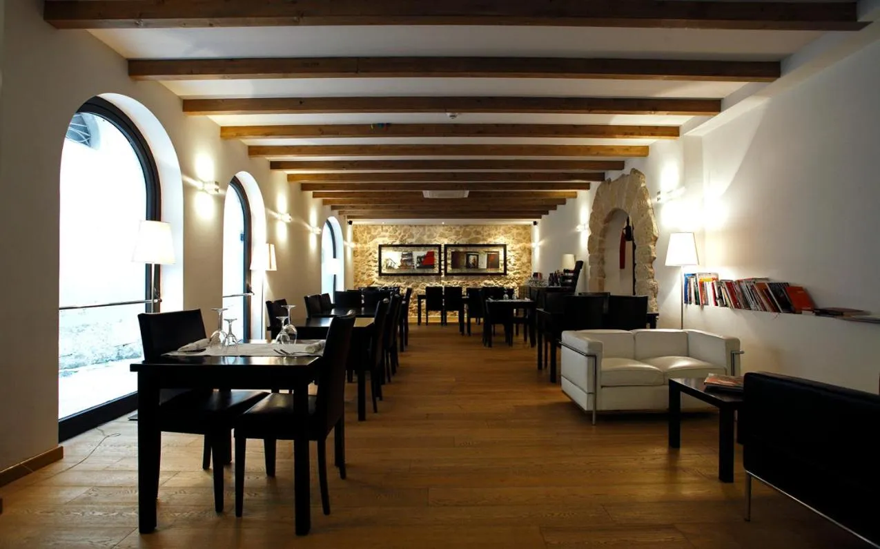 Communal lounge/ TV room in Belmonte Hotel, Dependance Alba Palace Hotel