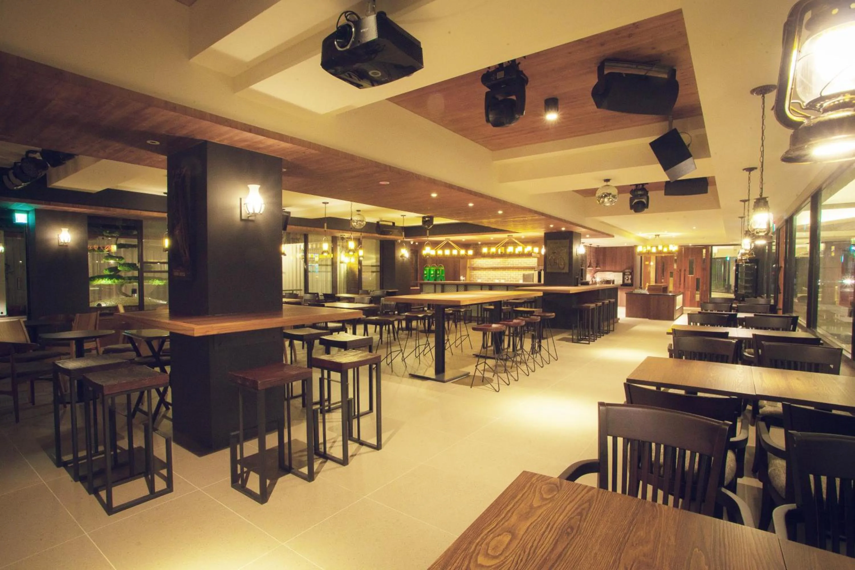 Restaurant/places to eat in Inn by the Village