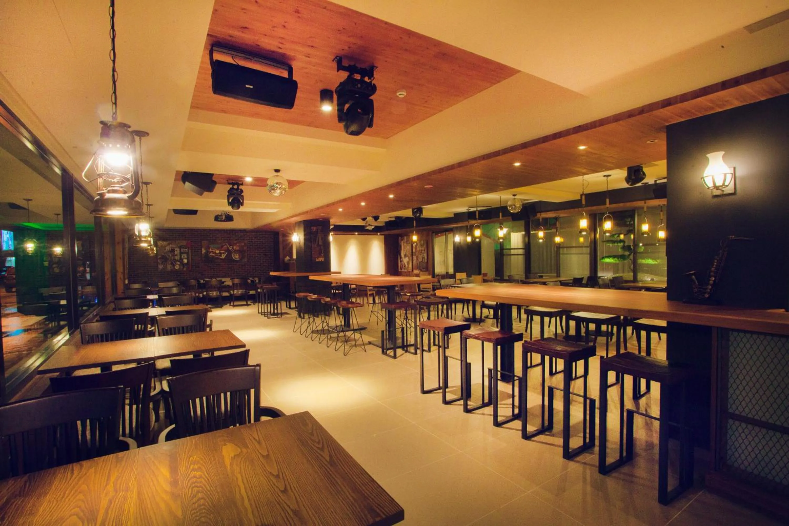 Restaurant/places to eat in Inn by the Village