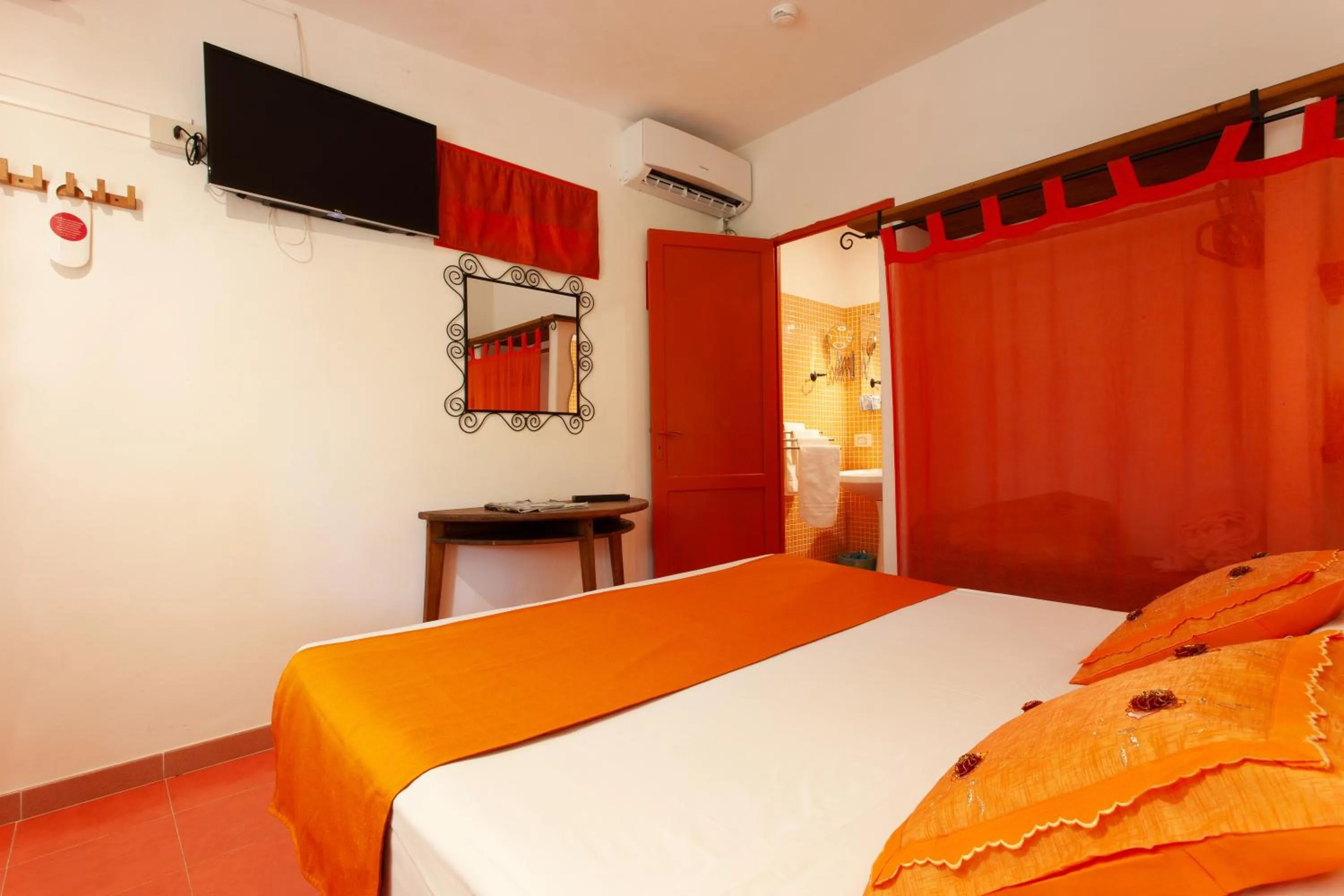 Photo of the whole room, Bed in L'Oasi Villaggio Albergo