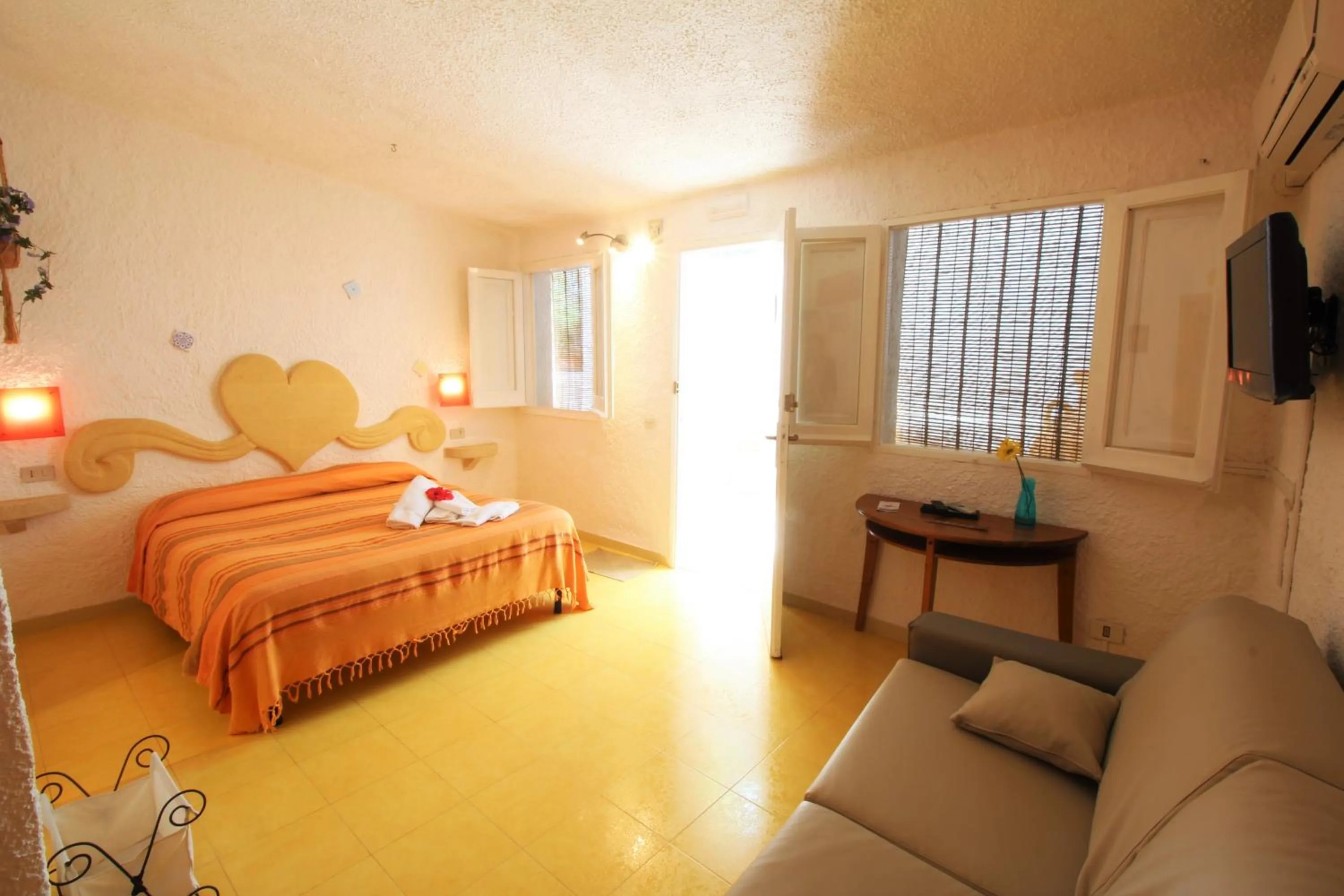 Photo of the whole room, Bed in L'Oasi Villaggio Albergo