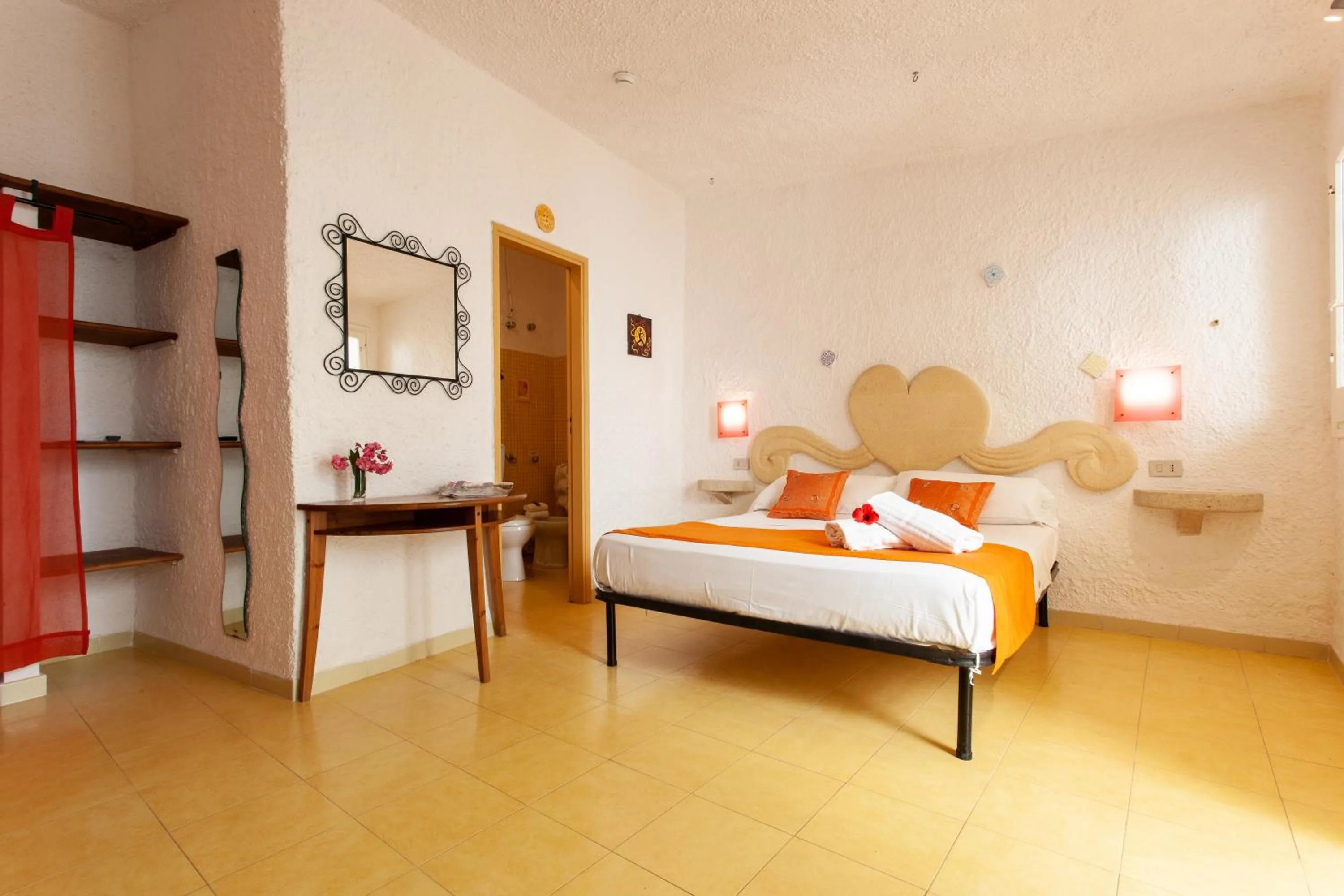 Photo of the whole room, Bed in L'Oasi Villaggio Albergo