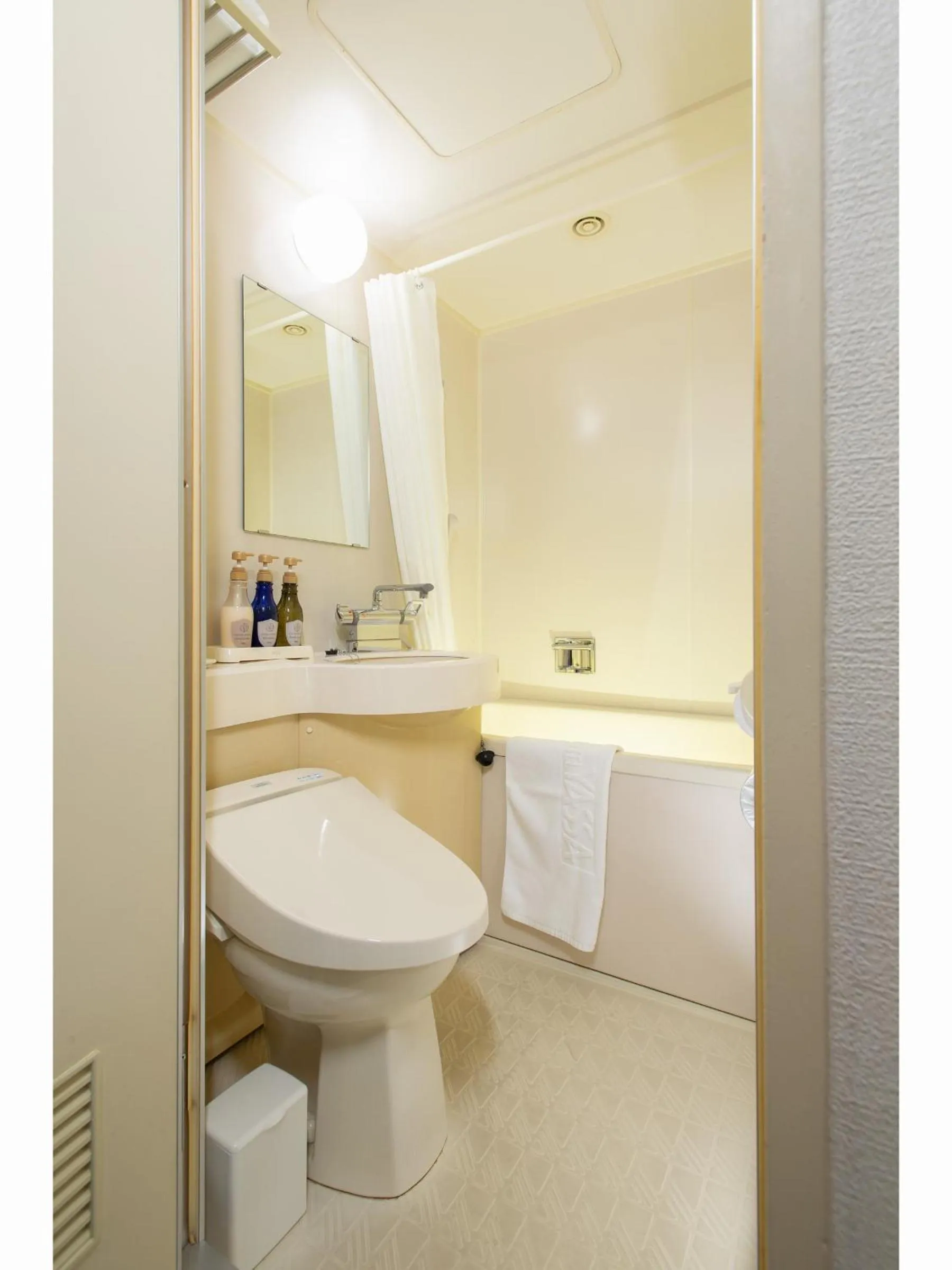 Bathroom in Hotel Yassa