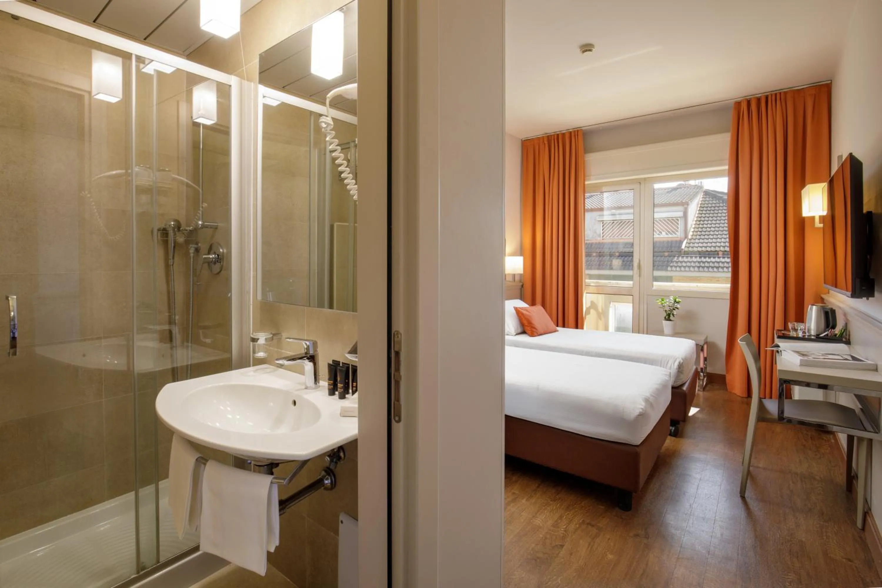 Bathroom, Bed in Grand Hotel Fleming by OMNIA hotels