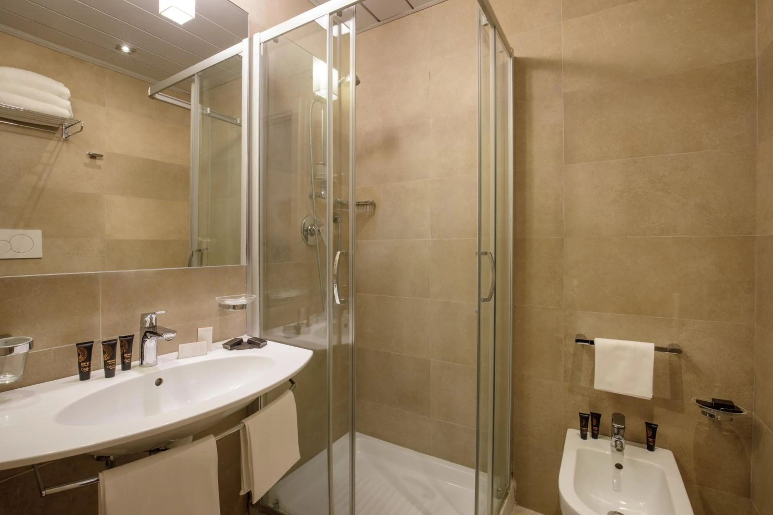 Shower in Grand Hotel Fleming by OMNIA hotels