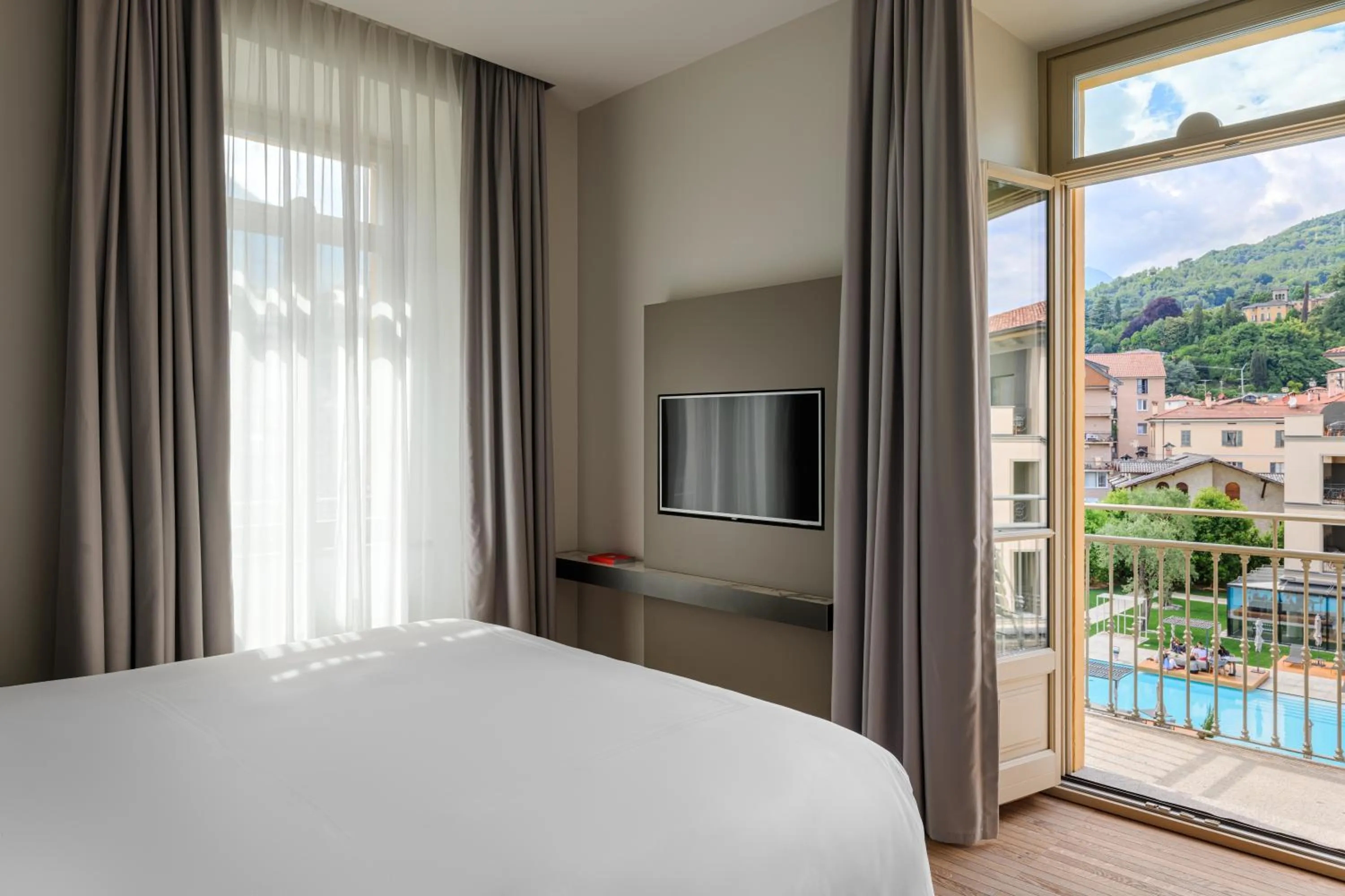 Bedroom, Bed in Grand Hotel Victoria concept & spa, by R Collection Hotels