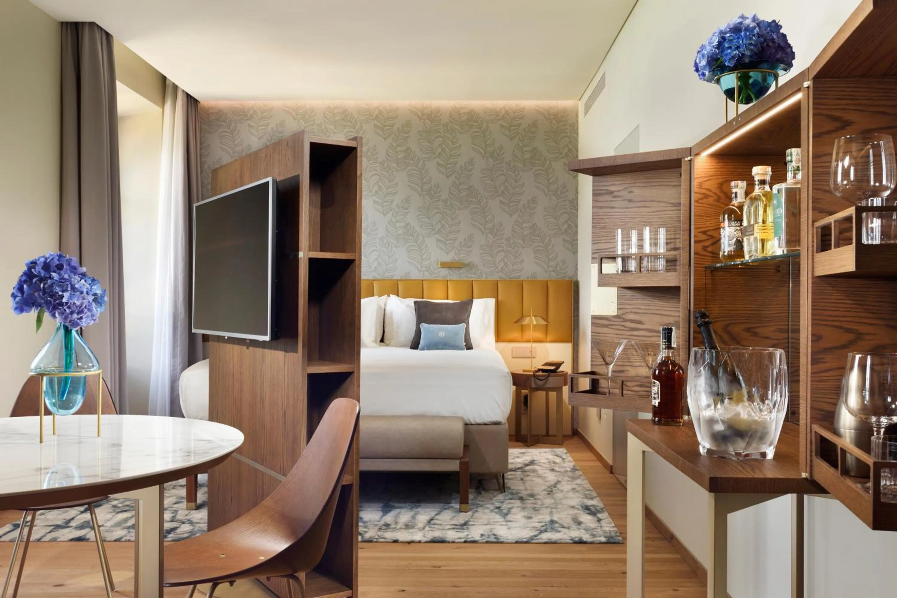 Bedroom, Bed in Grand Hotel Victoria concept & spa, by R Collection Hotels