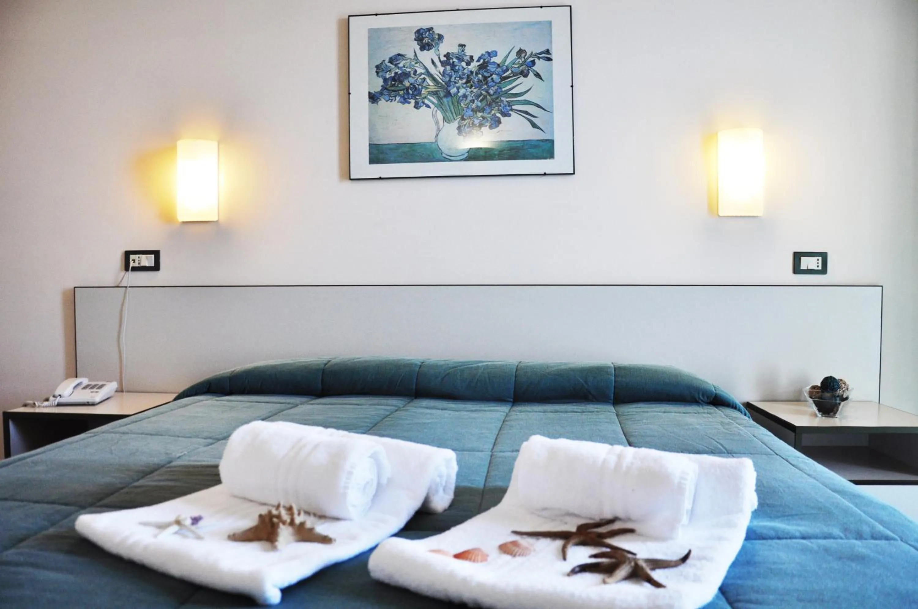 Shower, Bed in L'Approdo di Angelino