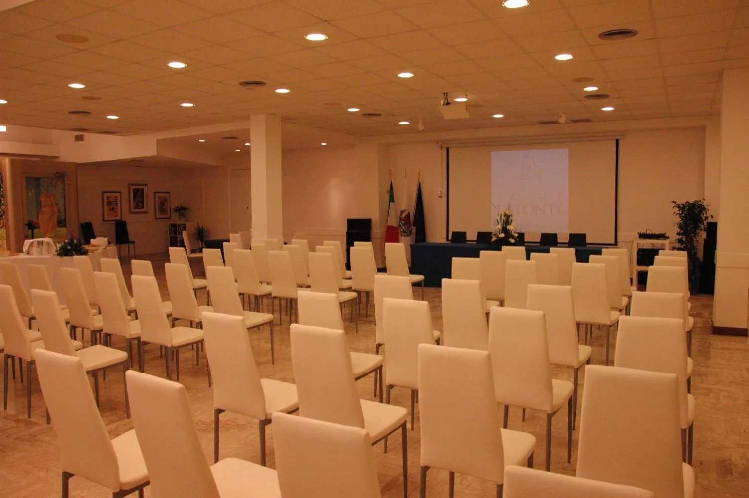 Business facilities in Hotel La Fonte