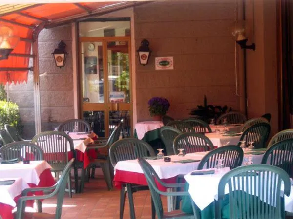 Restaurant/places to eat in Hotel Riviera