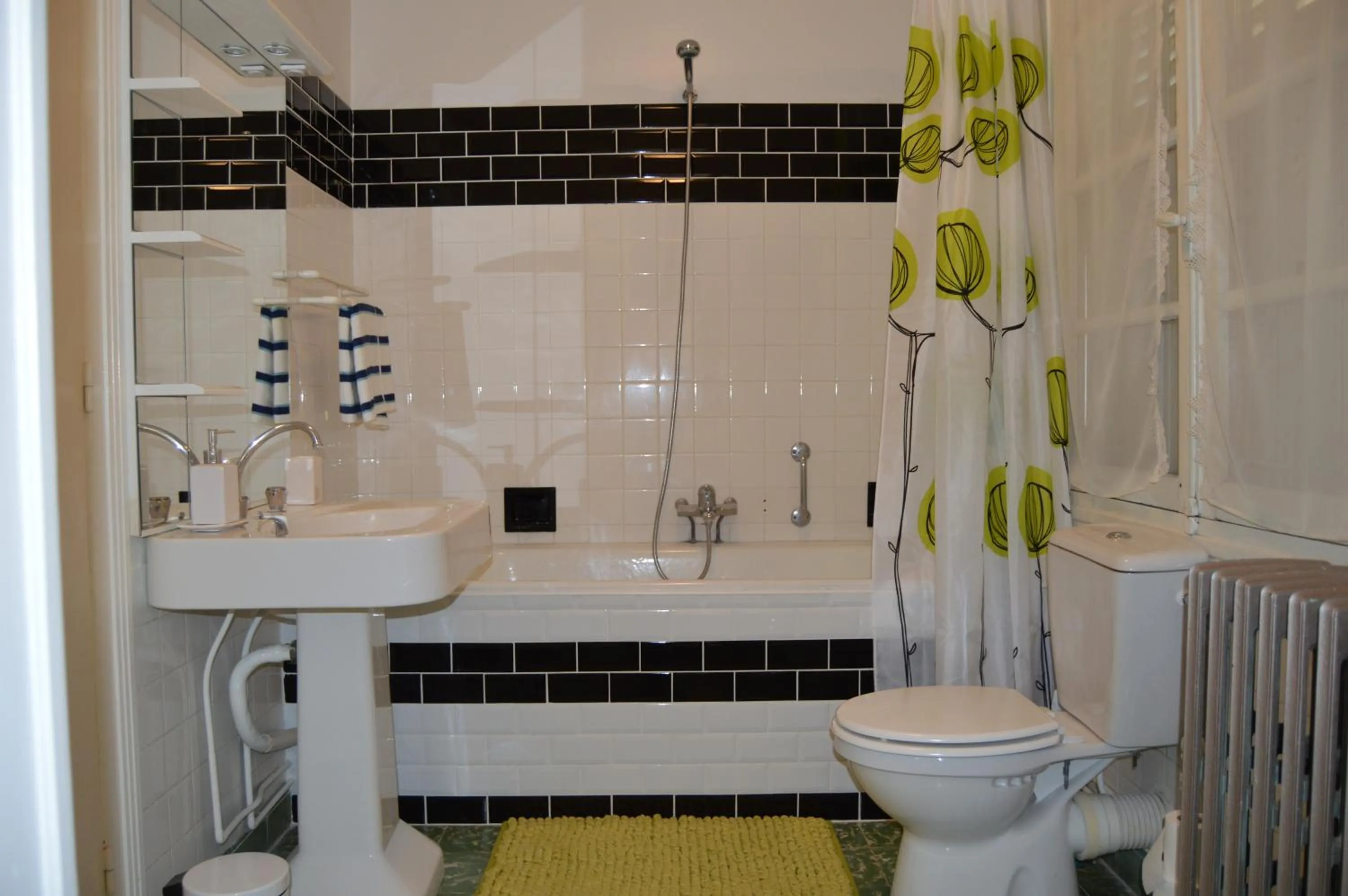 Shower in La Vieille Distillerie