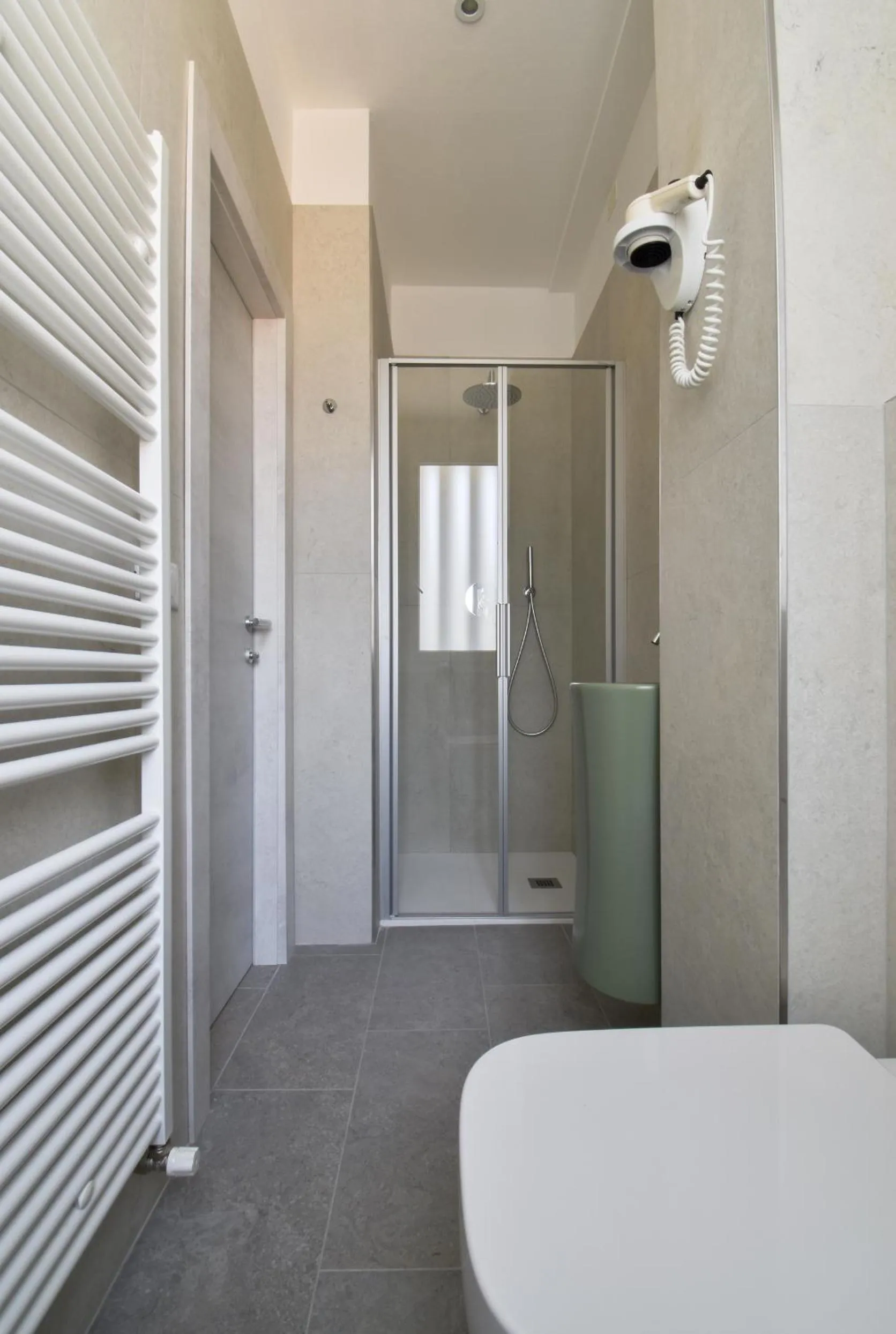 Shower in Hotel Columbia