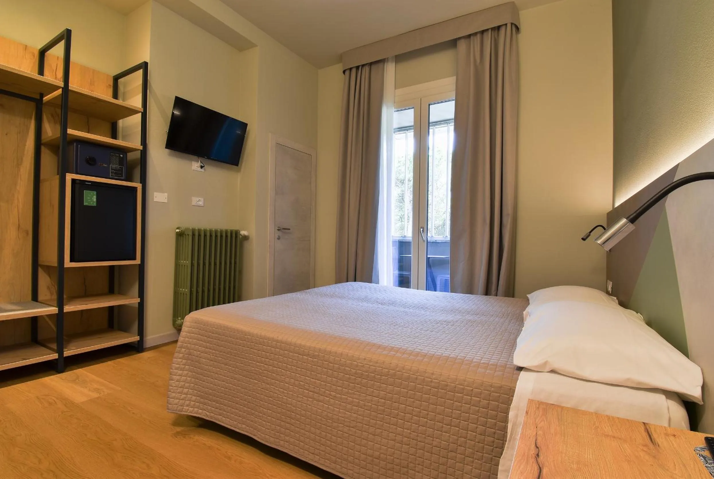 Photo of the whole room, Bed in Hotel Columbia