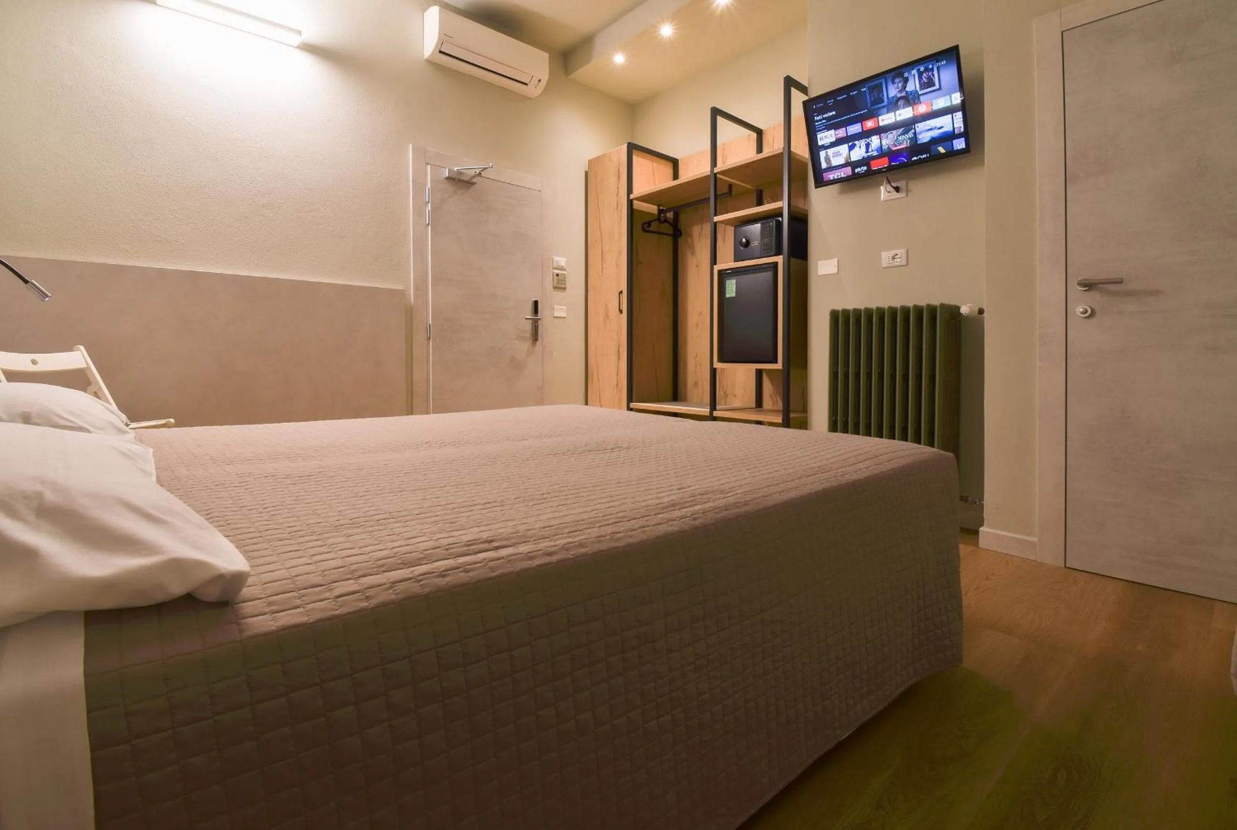 Bed in Hotel Columbia