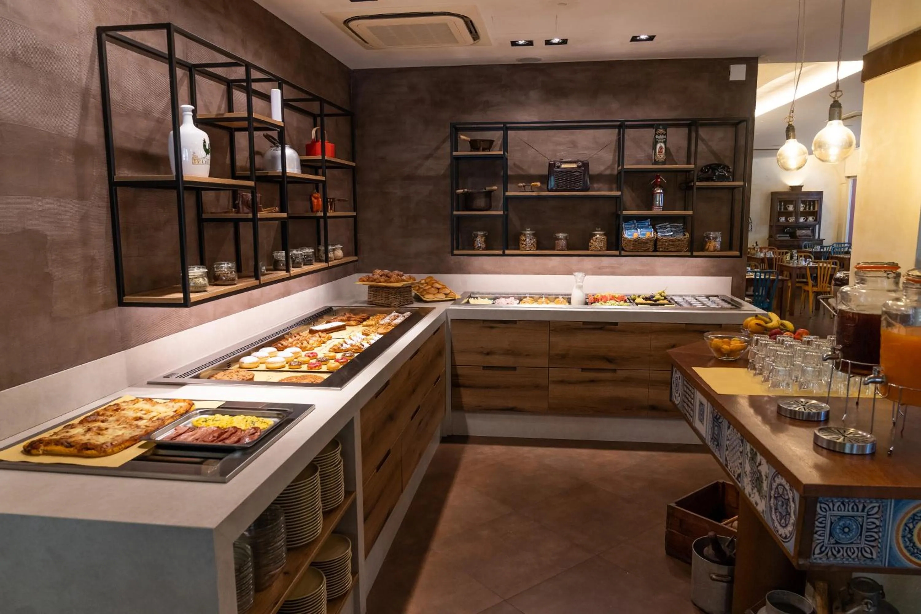 Breakfast in Hotel Columbia