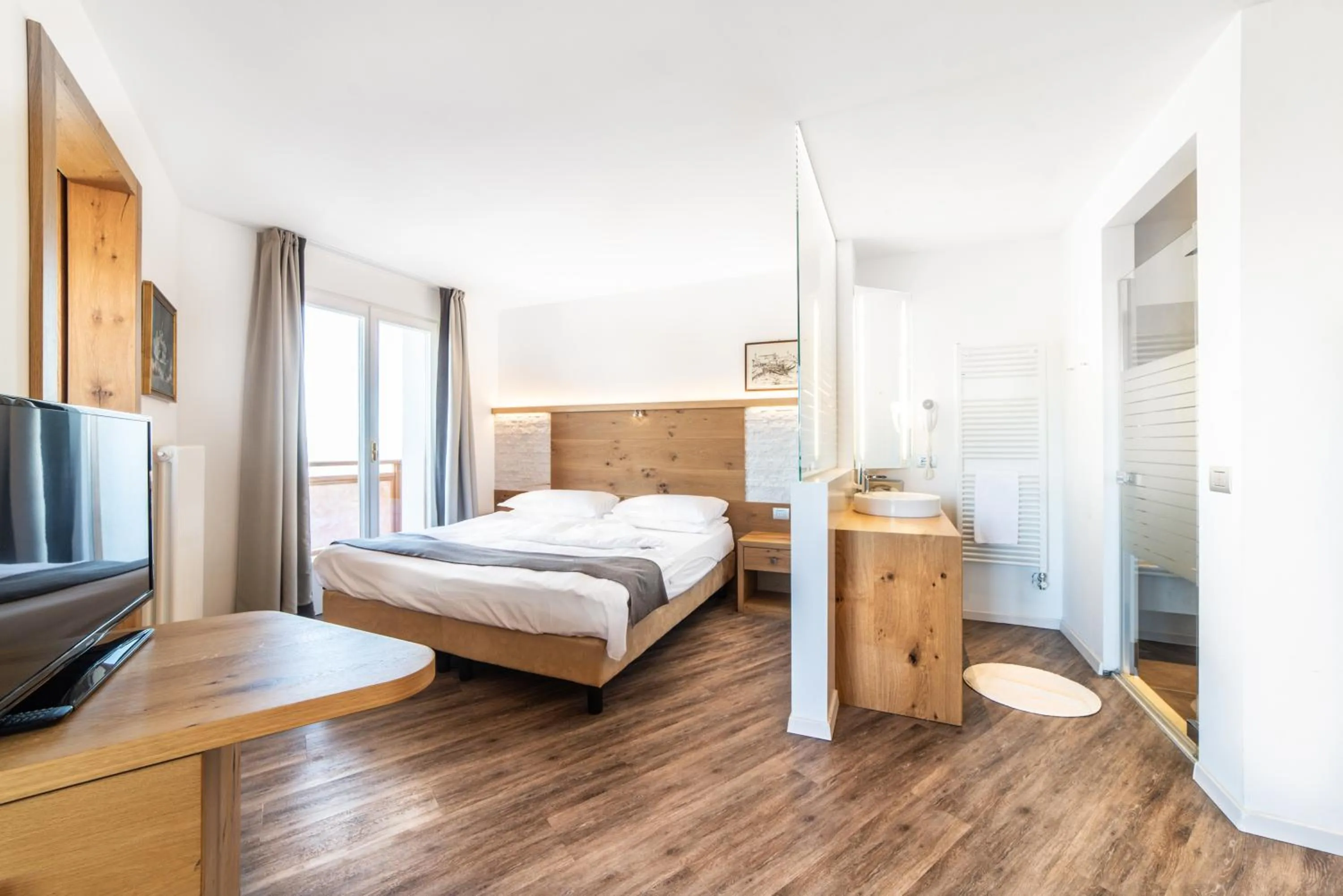 Photo of the whole room, Bed in Hotel Montana