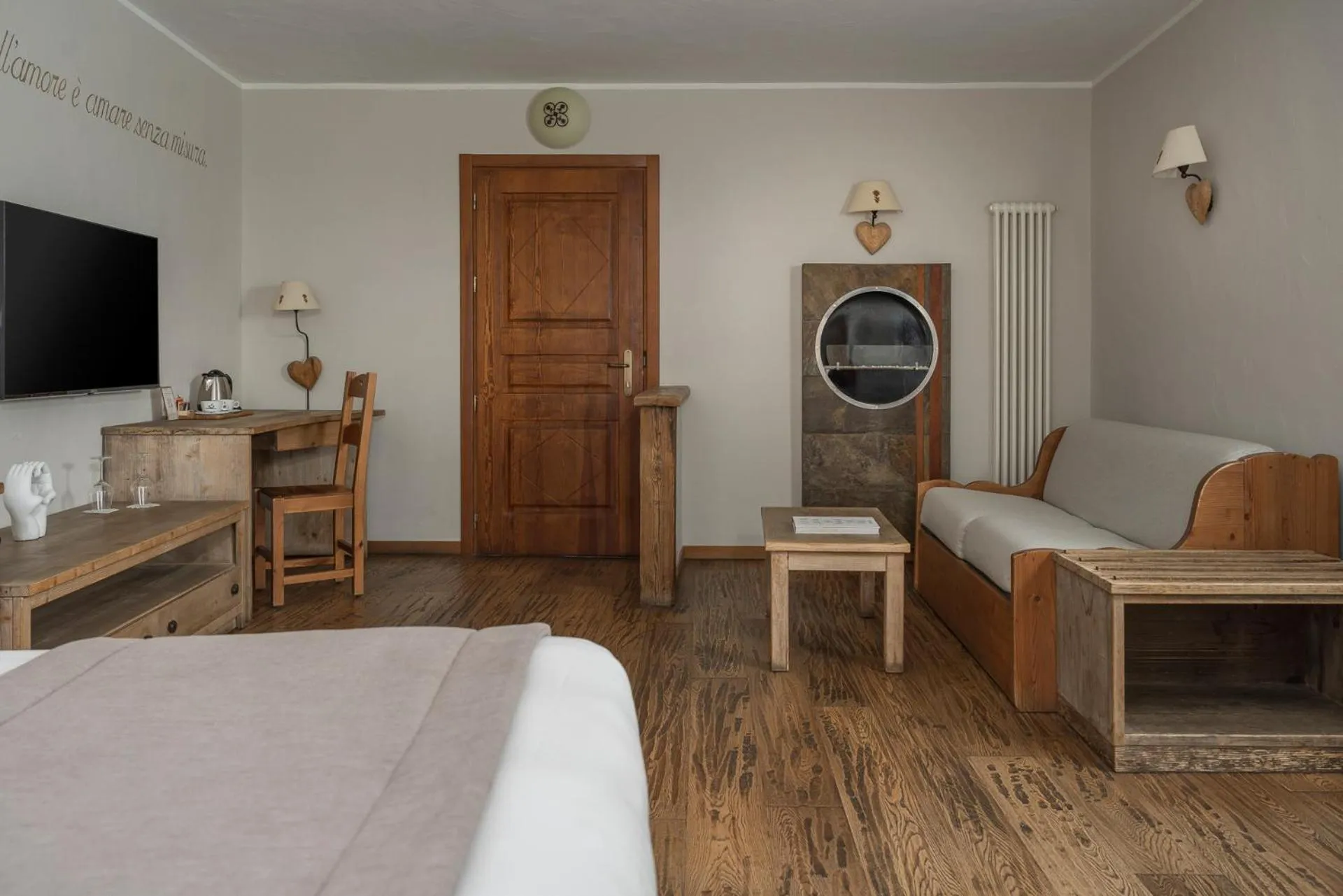 Photo of the whole room, Bed in Locanda Bellevue