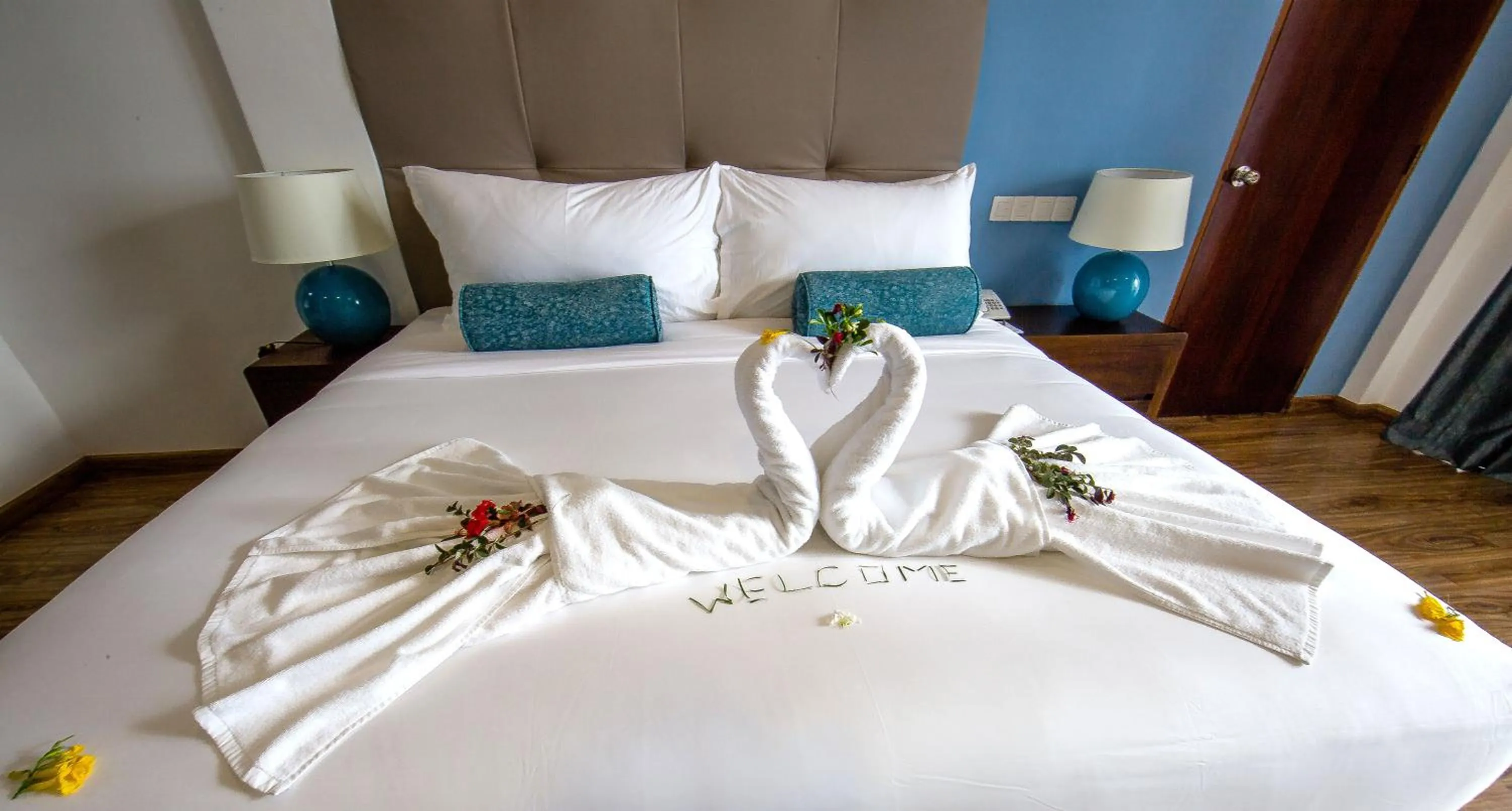 Bed in Club Waskaduwa Beach Resort & Spa