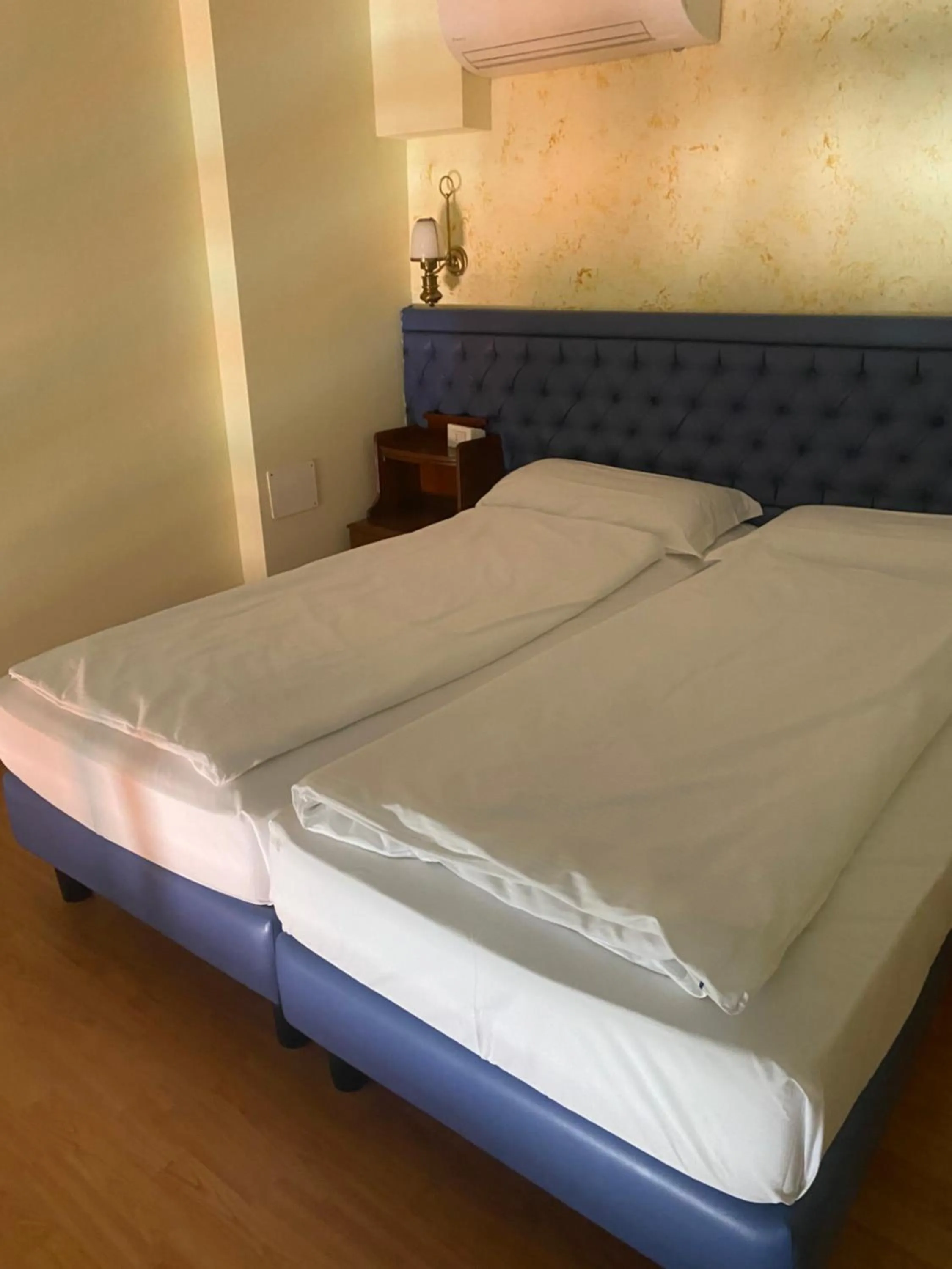 Bed in Hotel Malcesine