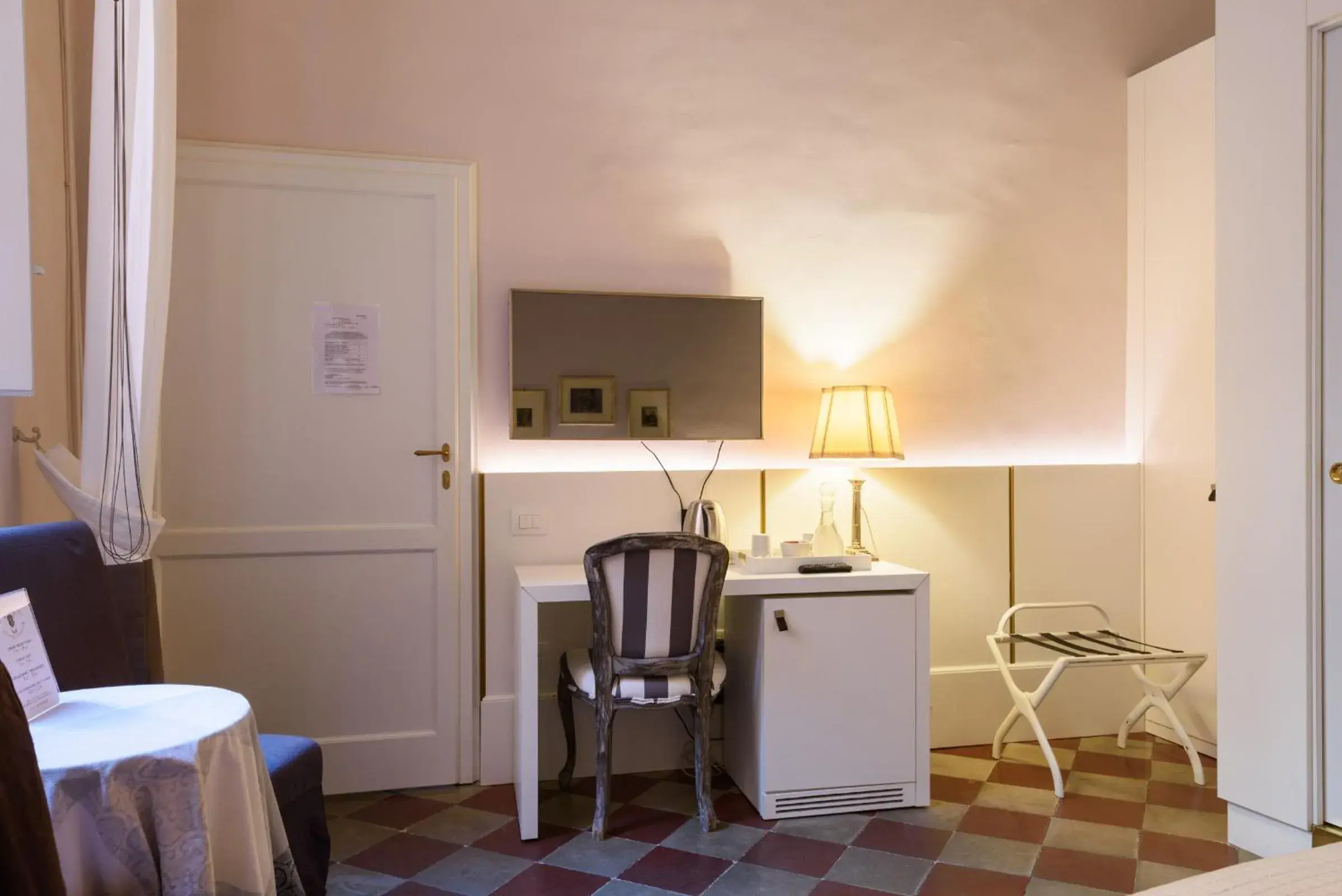 Small Double Room in La Terrazza Sul Campo-Rooms Only Small Double Room in La Terrazza Sul Campo-Rooms Only