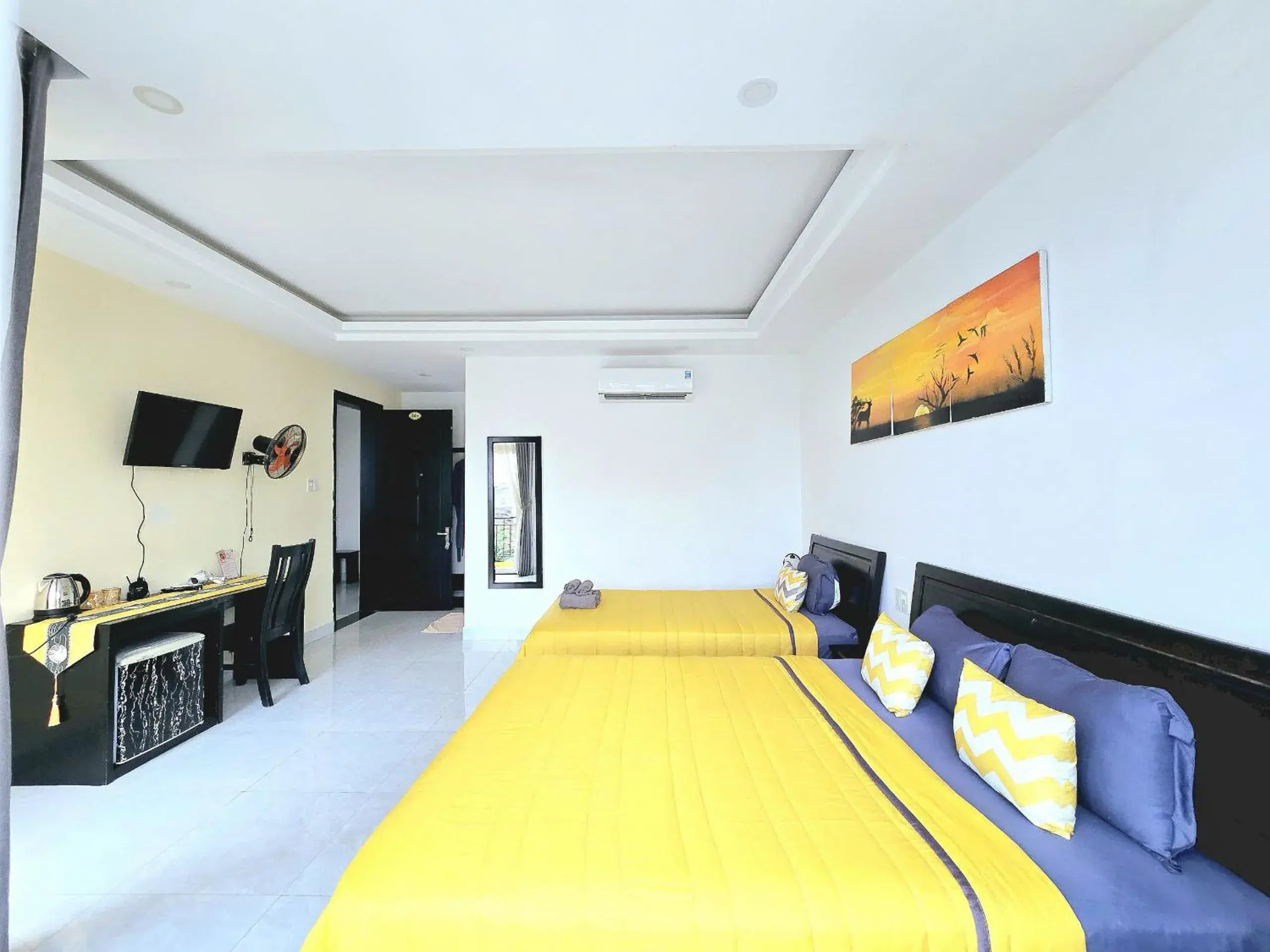 Triple Room with Balcony in Flamingo Villa Homestay - Big Rooms with Balcony - Close to Hoi An Old Town 200m & Temple Bridge - Large Outside Pool for Sun Bathing Triple Room with Balcony in Flamingo Villa Homestay - Big Rooms with Balcony - Close to Hoi An Old Town 200m & Temple Bridge - Large Outside Pool for Sun Bathing