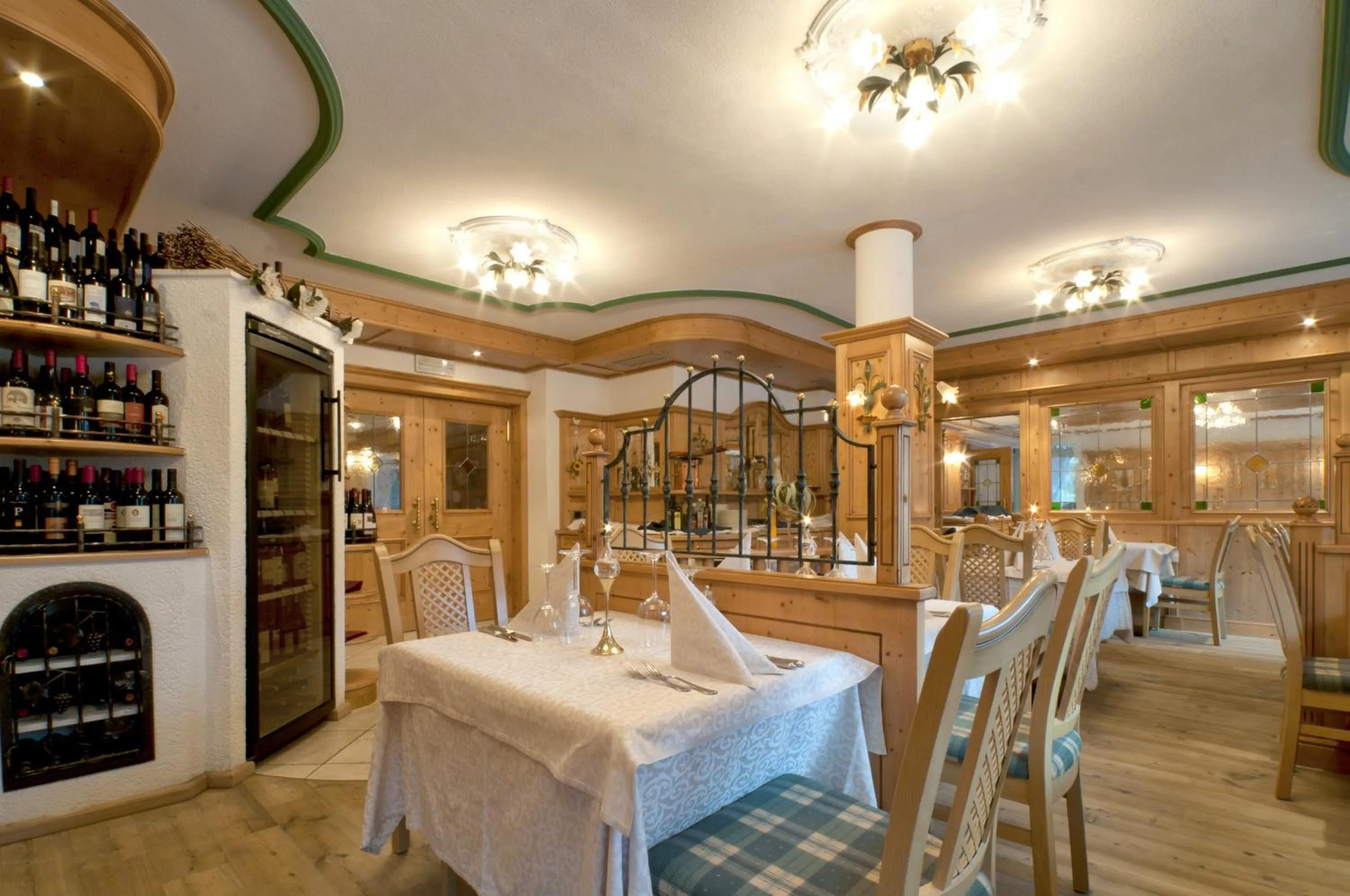 Restaurant/places to eat in Hotel Gianna