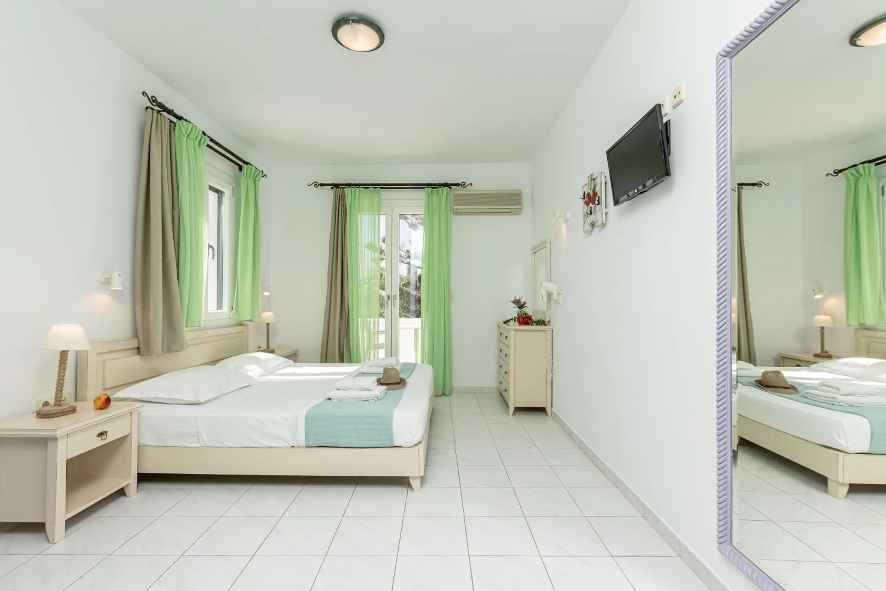 Bed in Annita's Village Hotel