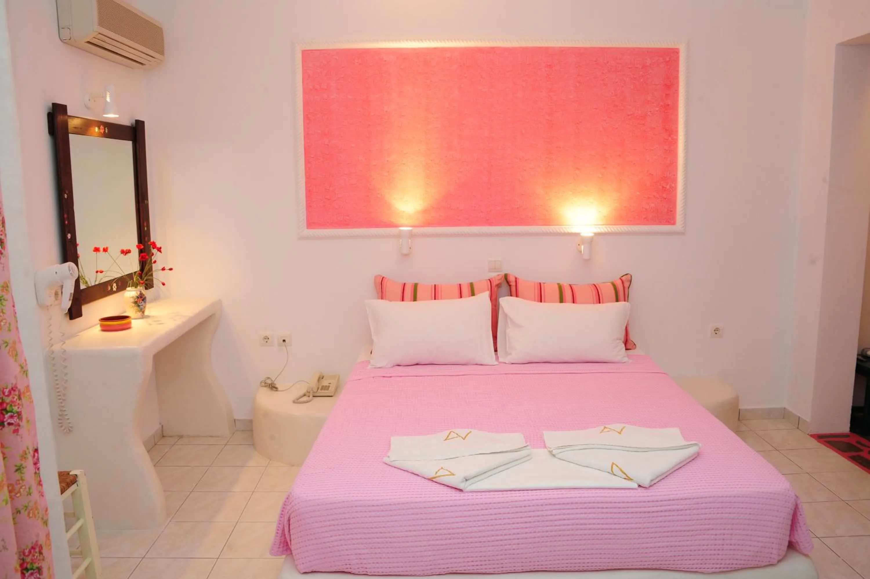 Bed in Annita's Village Hotel