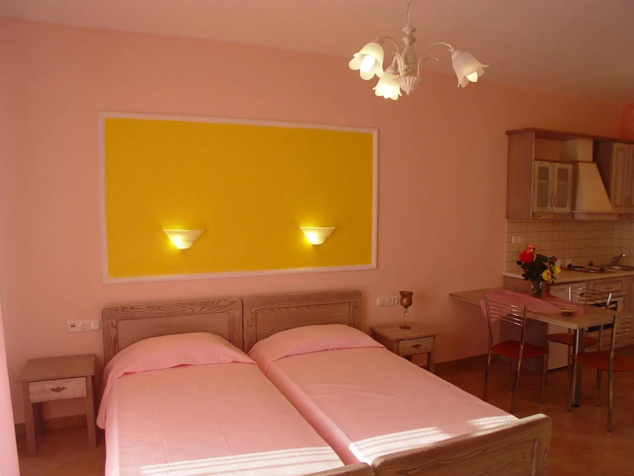 Kitchen or kitchenette, Bed in Annita's Village Hotel