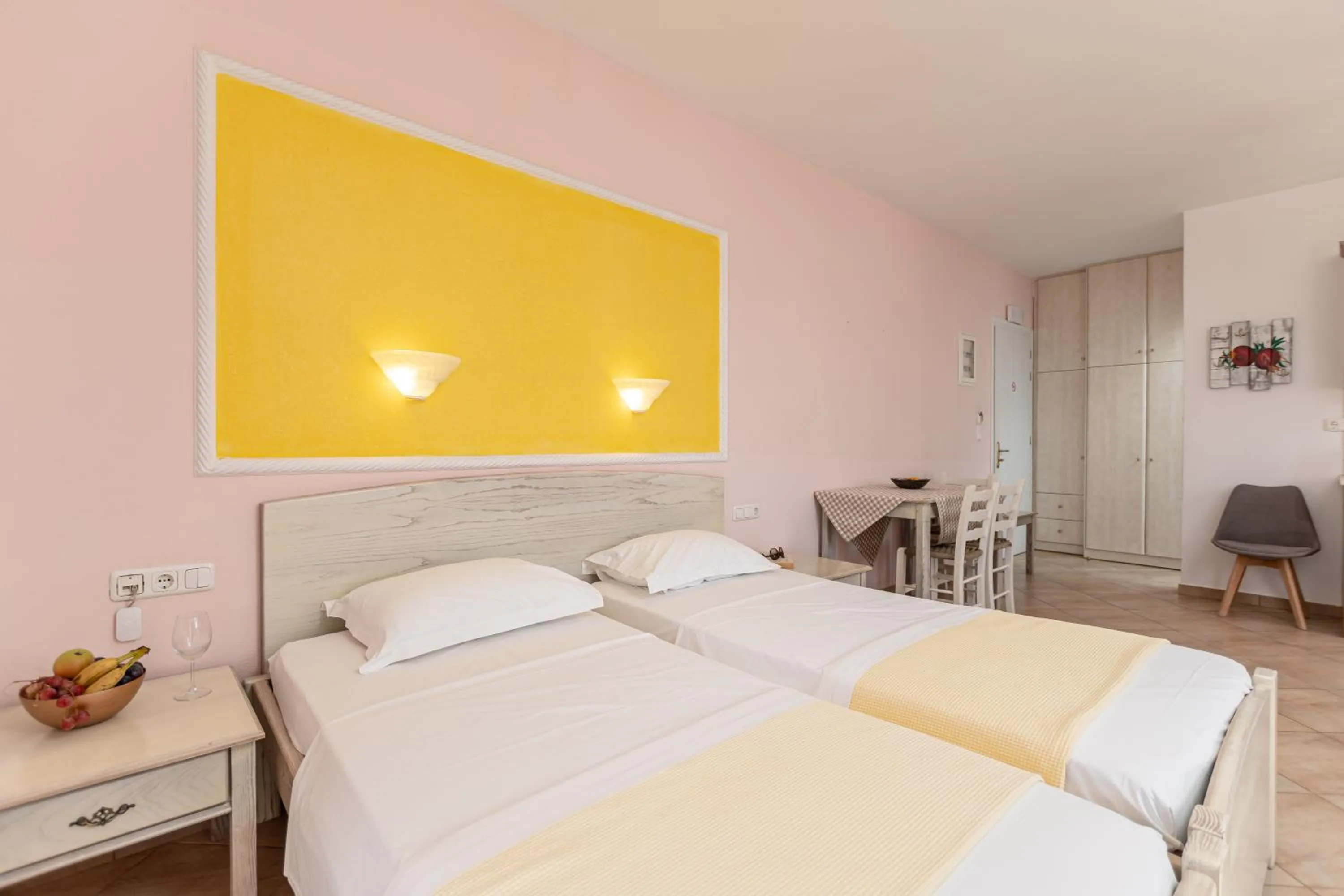 Bed in Annita's Village Hotel