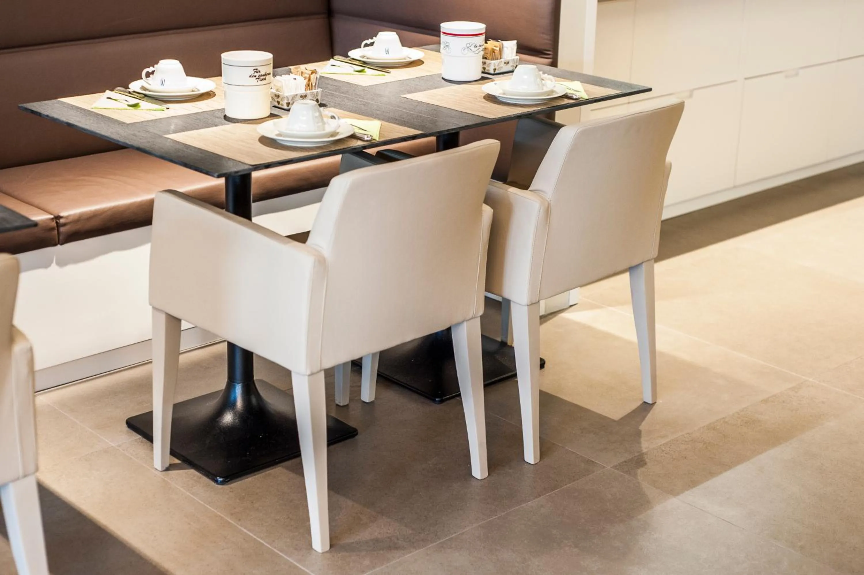 Restaurant/places to eat in Hotel Metropole